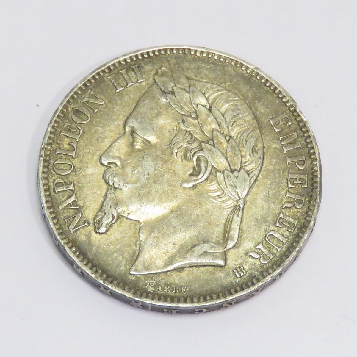 Null 1869 年 "拿破仑三世-劳雷之吻 "5 法郎银币，雕刻师：巴尔雷（BARRé）。净重：25 克。直径：37 毫米。