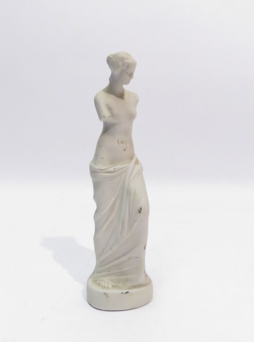 Null Vénus de Milo, en biscuit de porcelaine. Xxème siècle. 18,5 x 5 cm.