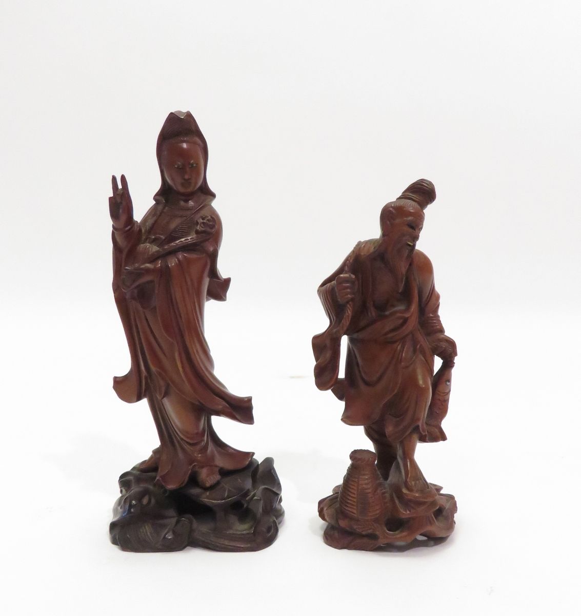 Null Lot de deux sujets en bois sculpté (Guanyin et pêcheur). Chine, XXème siècl&hellip;