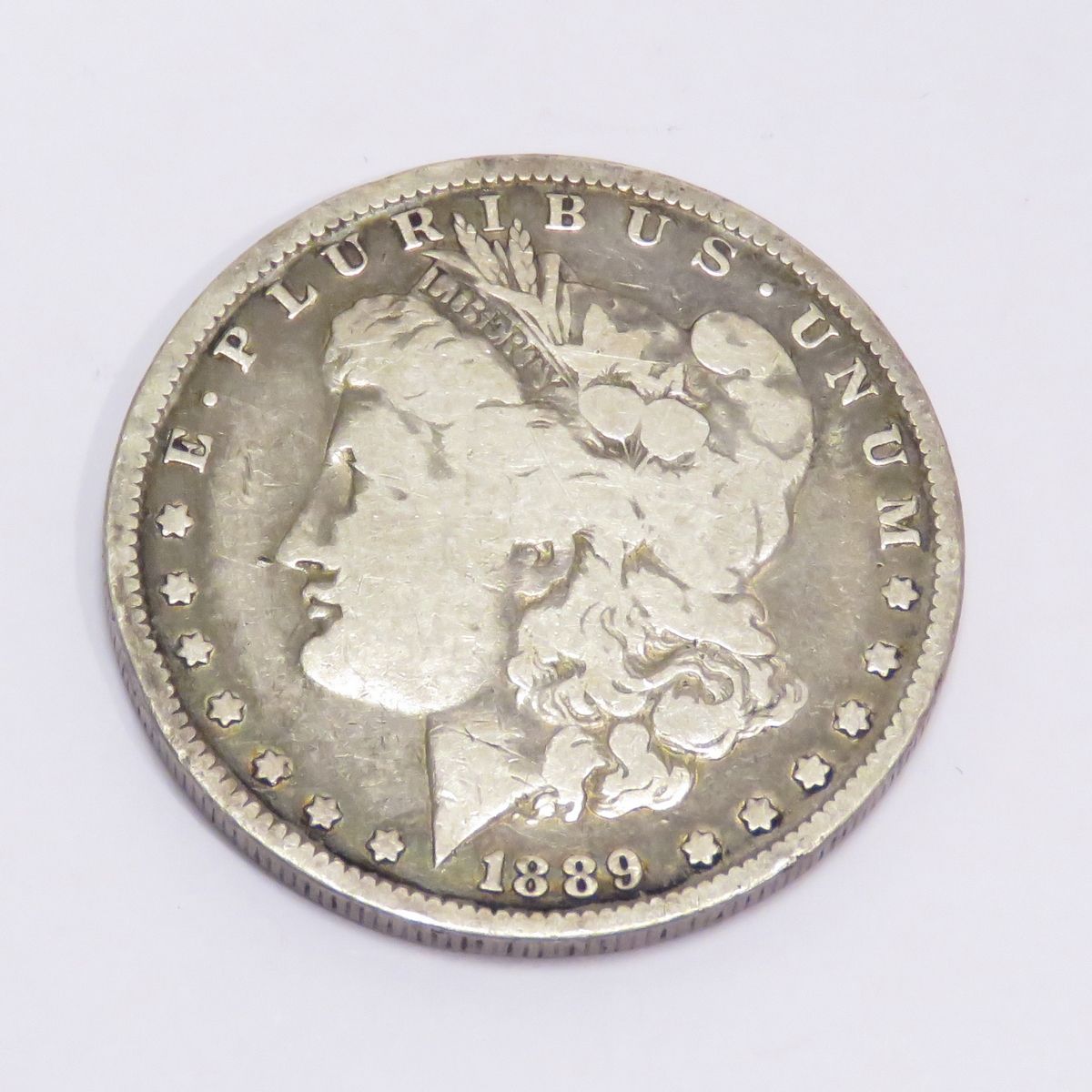 Null 1-Dollar-Silbermünze "Morgan", datiert 1889. Nettogewicht: 26g15. Durchmess&hellip;