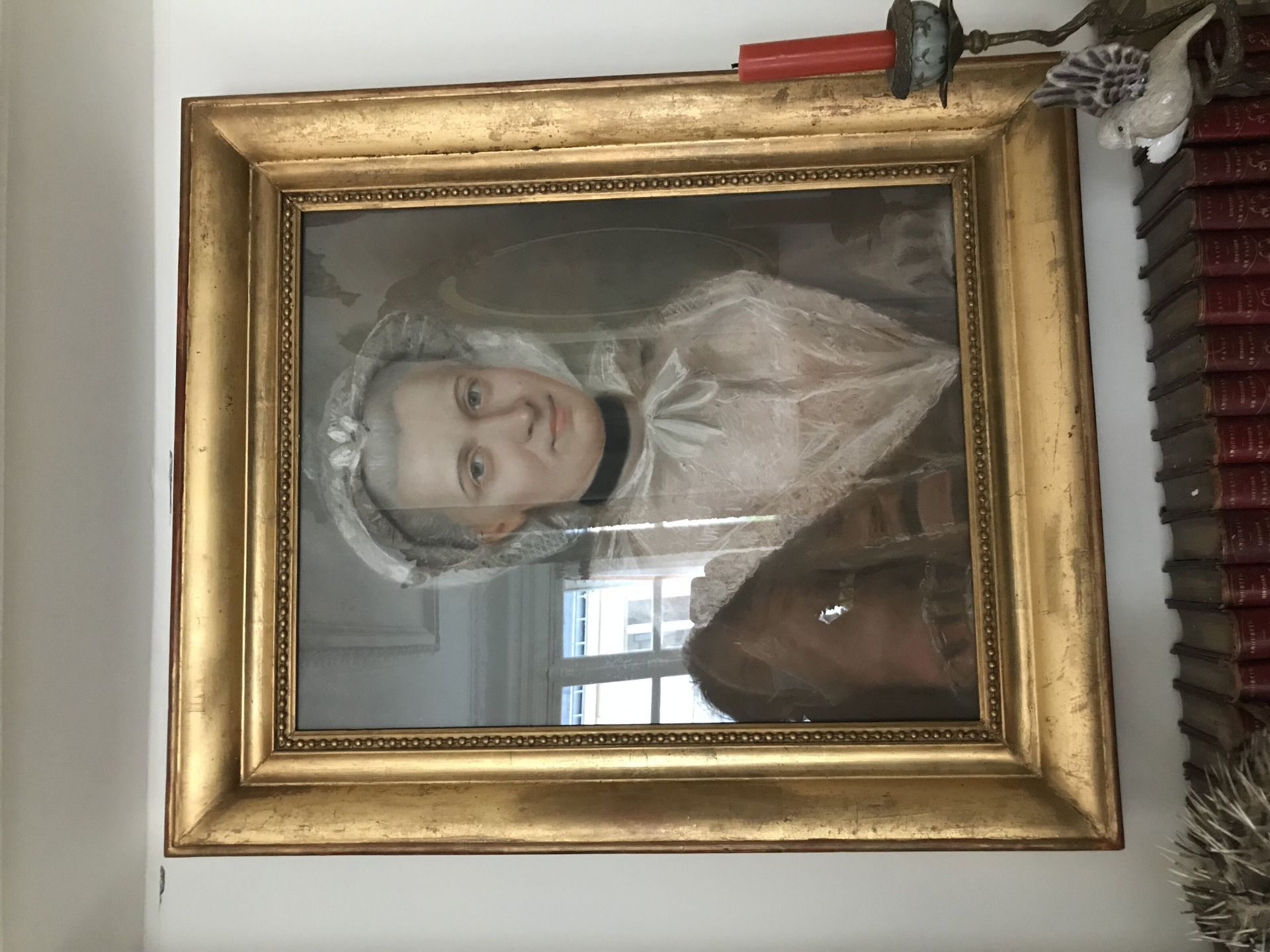 Ecole Française du XVIIIème siècle 
带头饰的女人肖像
纸上粉彩
48x39厘米。