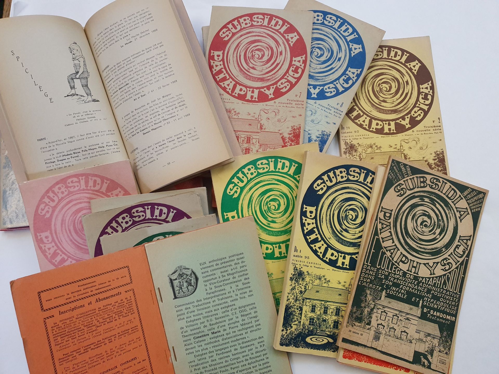 Null REVUE SUBSIDIA PATAPHYSICA. 1965-1975. 22 volumes in-8 en hauteur, couvertu&hellip;