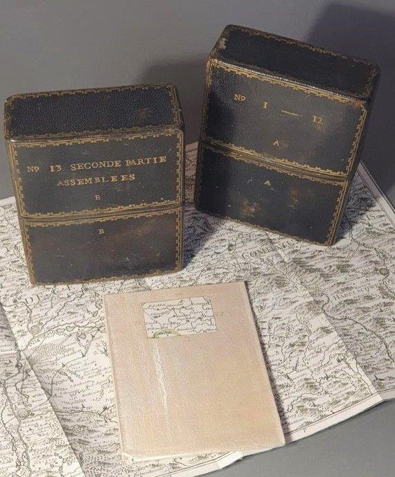 ANONYME [波希米亚和萨克森]；S. L. N. D.一套23张卡片，装在2个蓝色的摩洛可纸盒里，上面有18世纪的装饰。