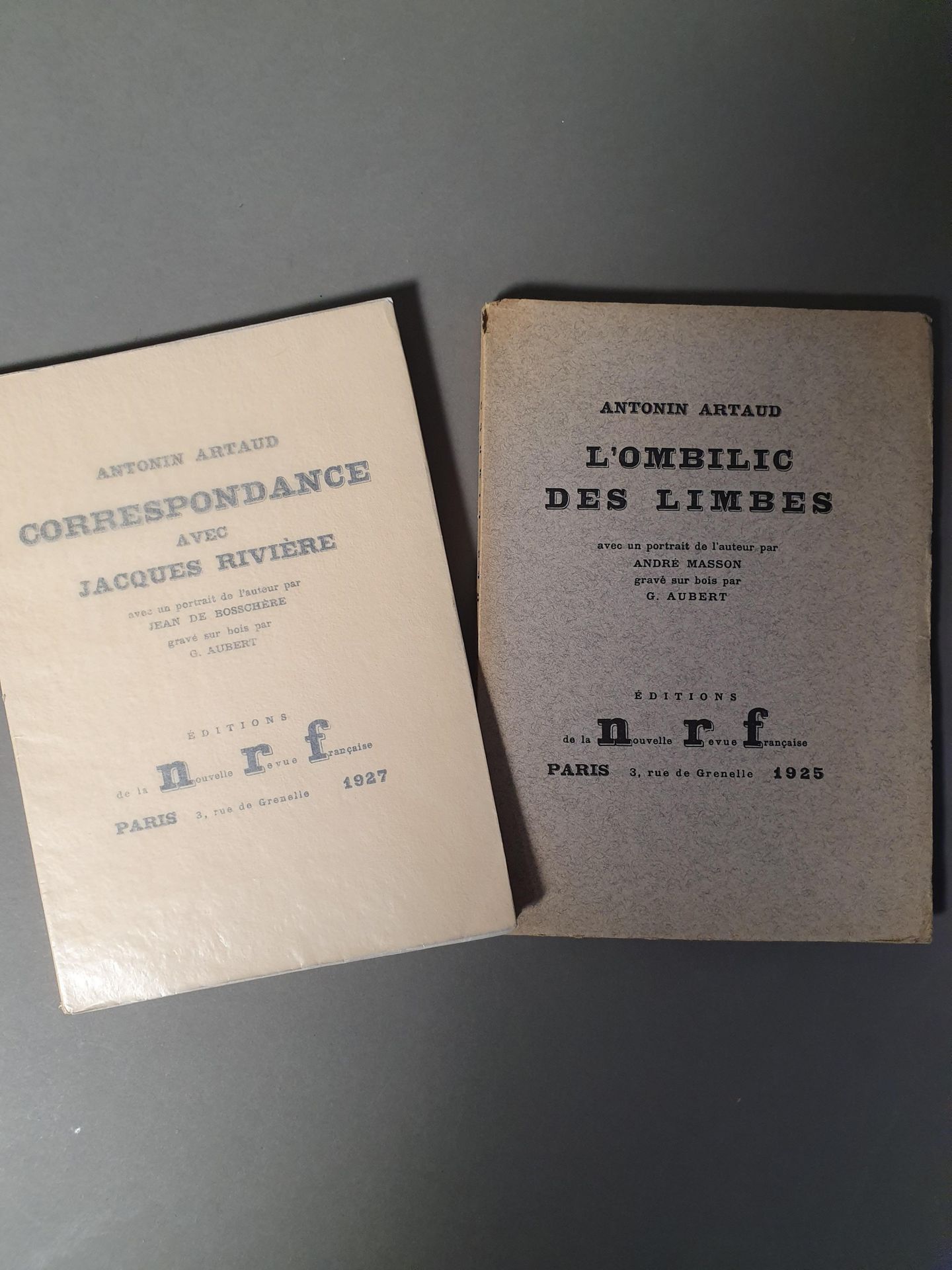 ARTAUD Antonin. 《林波的UMBILICUS》。巴黎，NRF，1925年。
原版编号793册，配有安德烈-马松的作者肖像。
- ARTAUD An&hellip;