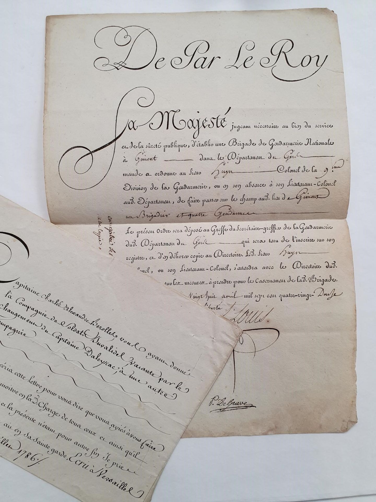 LOUIS XVI Roi de France (1754-1793) . 2 documents.
Lettre signée (secrétaire), a&hellip;