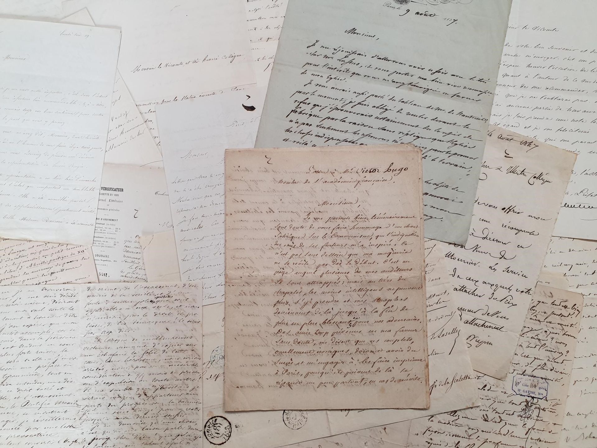[HUGO Victor]. 26 Lettres adressées à Victor Hugo, souvent avec adresse au dos. &hellip;