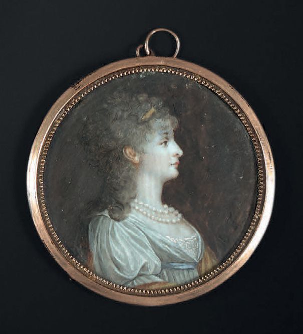 Ecole FRANCAISE vers 1800 
穿着面纱的女人的肖像，半身朝右。



象牙上的圆形微型图案，有A.F的字样



D. 6厘米

毛重 &hellip;