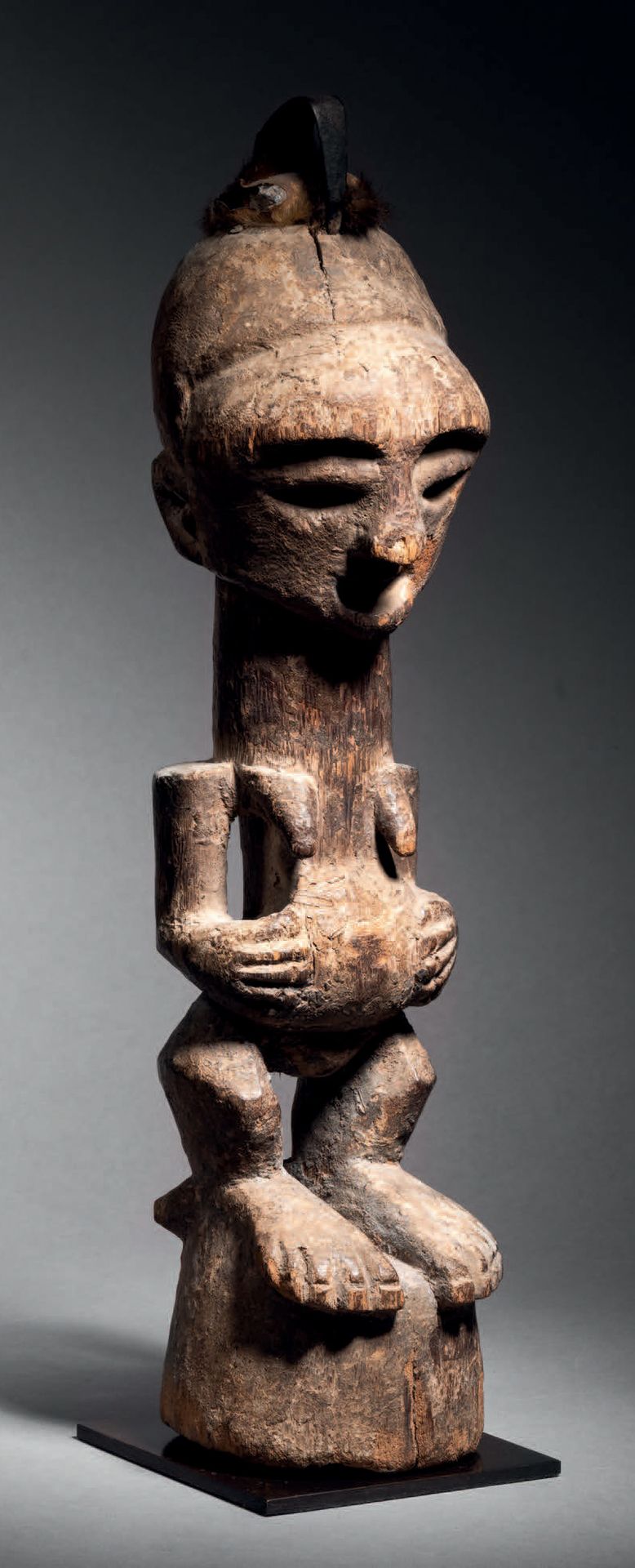 Null Songye雕像，刚果民主共和国
木头和金属
高37厘米
Songye雕像，刚果民主共和国
高14.5英寸
出处：
- 收集Jacques和Denis&hellip;