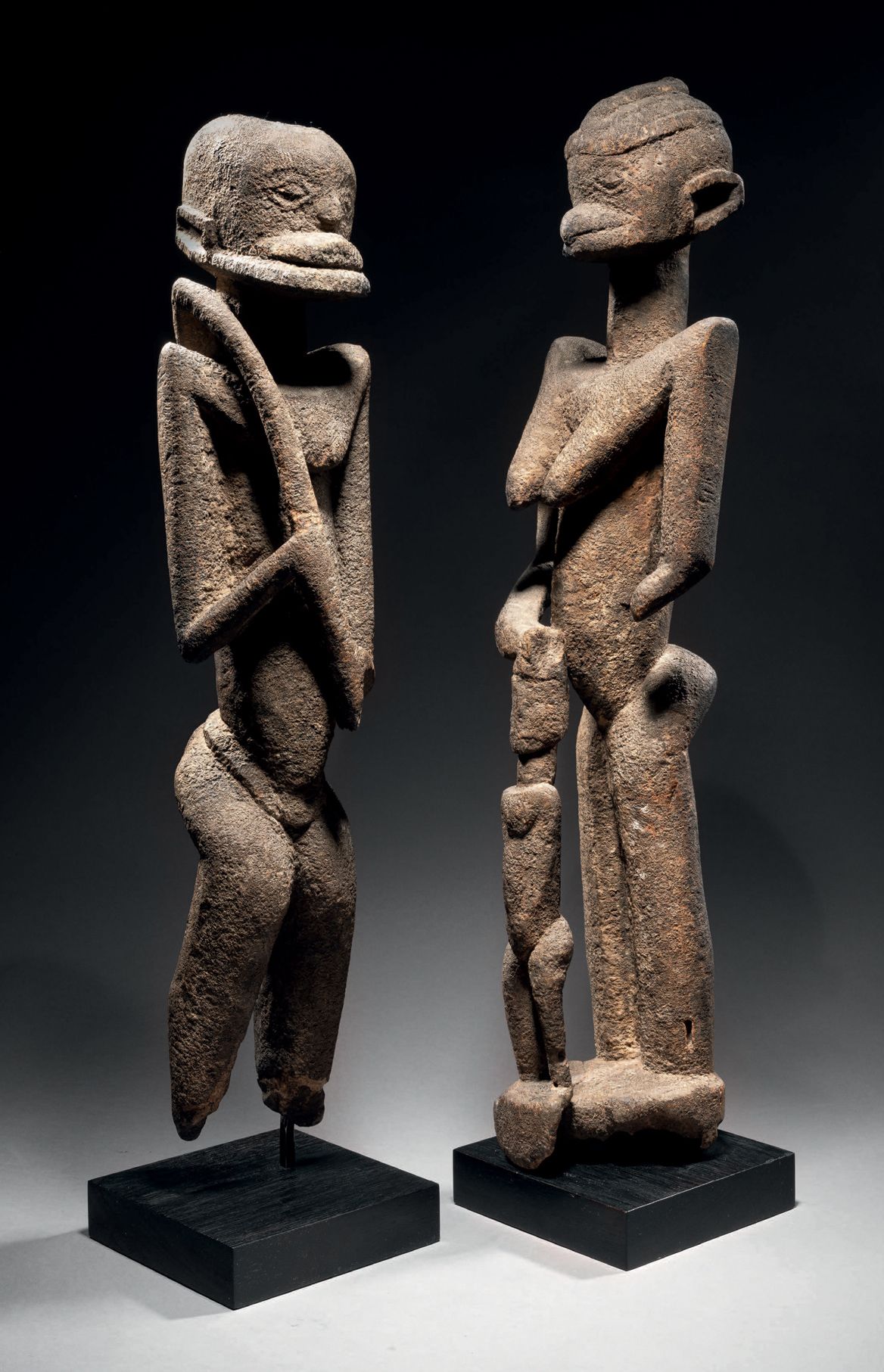 Null Ɵ Par de figuras de pie de Tellem, Dogón, Malí 1335-1455
Madera con pátina &hellip;