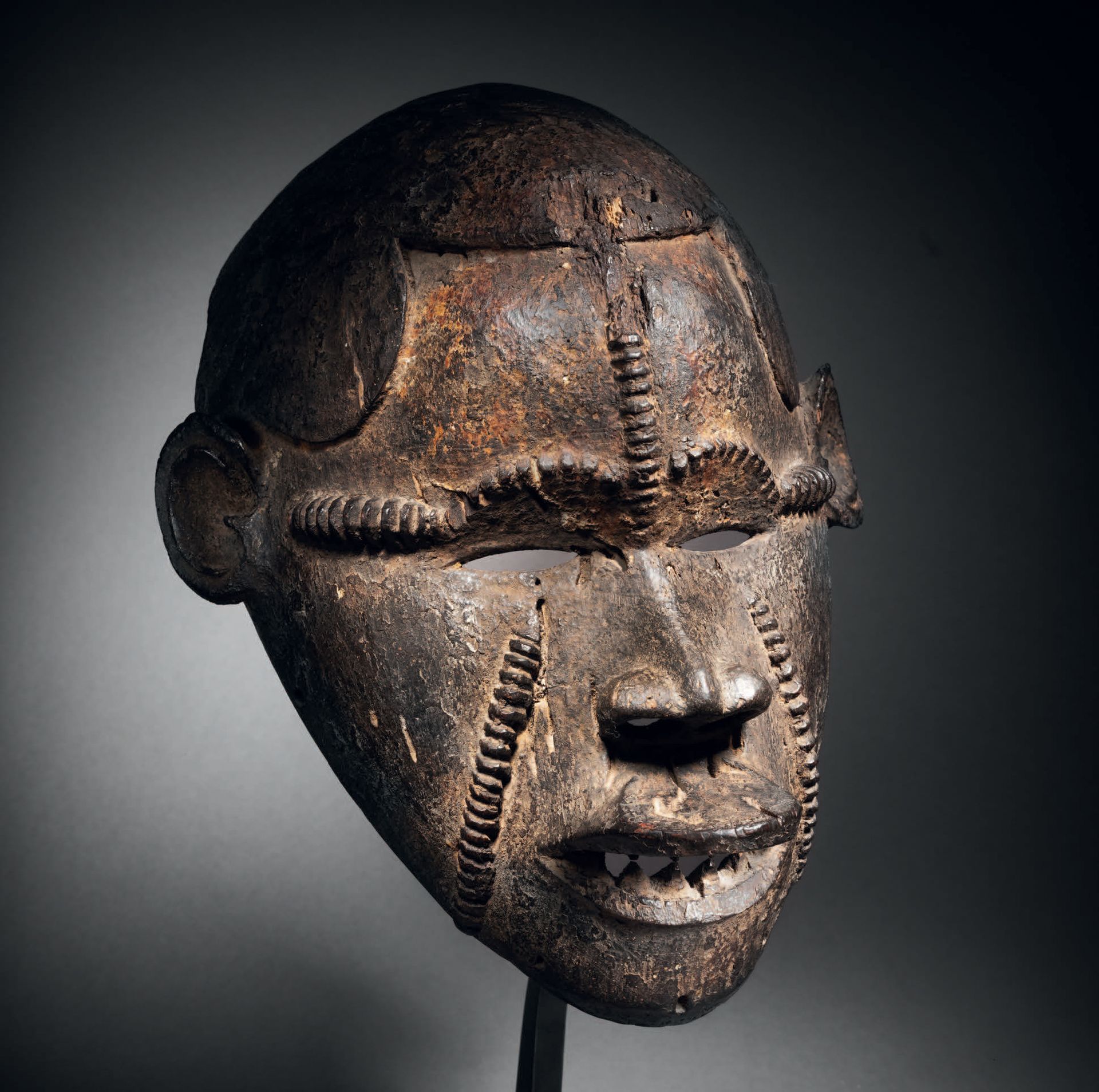 Null Idoma-Maske, Okua, Nigeria
Holz
H. 27,5 cm
Idoma-Maske, Okua, Nigeria
H. 10&hellip;