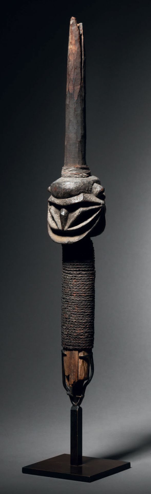 Null Spear head, Vanuatu, Malekula Island
Wood, basketry, smoke patina
H. 35 cm
&hellip;