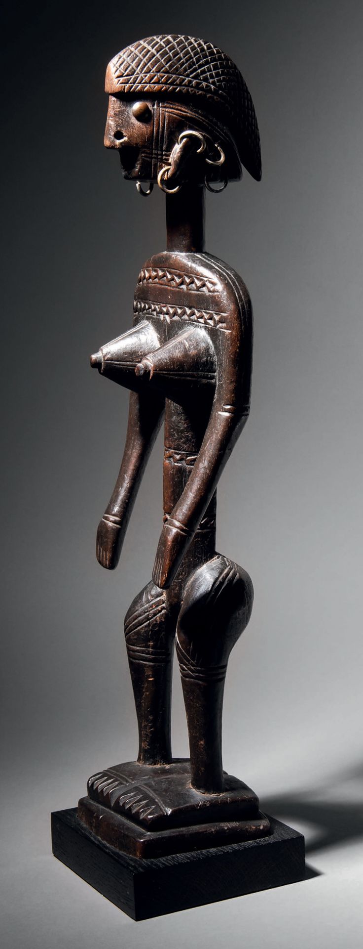 Null Ɵ Belle statuette féminine dite Jonyeleni,
Société du Jo, Bamana, Mali
Époq&hellip;