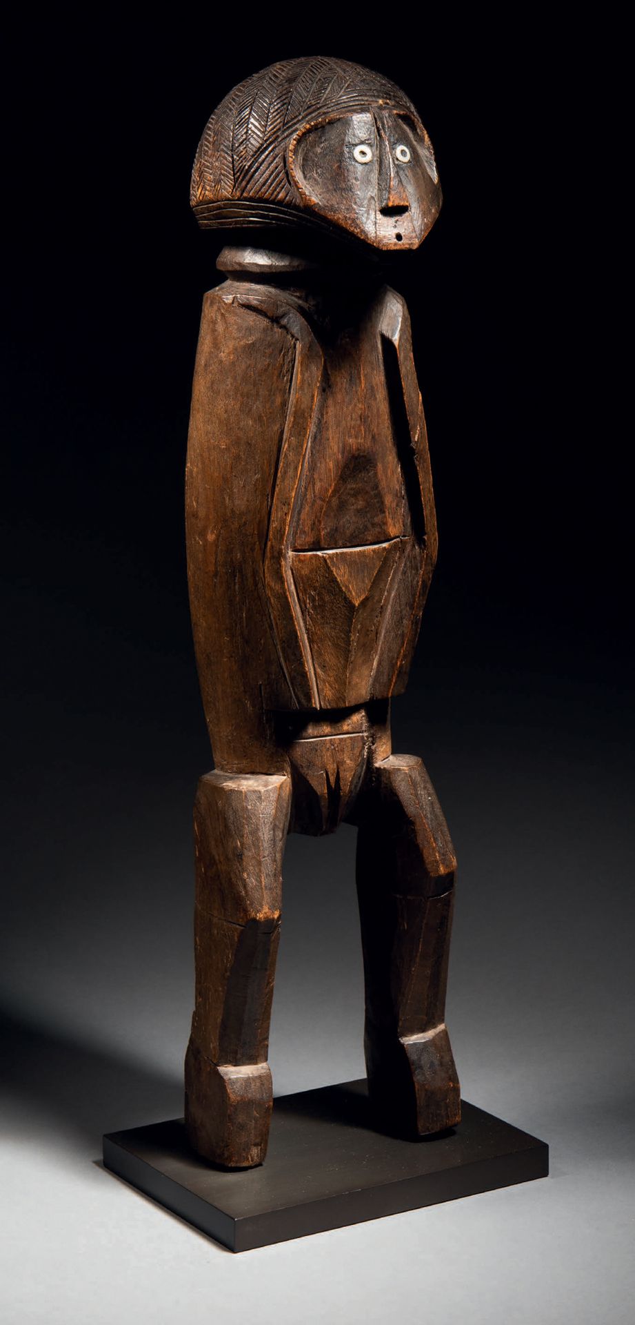 Null Ɵ 班达雕像，Mobaye地区，中非共和国
19世纪末
木质，有深棕色的铜锈和使用痕迹，骨质（？）镶嵌
高41厘米
班达图，Mobaye地区，非洲中部&hellip;