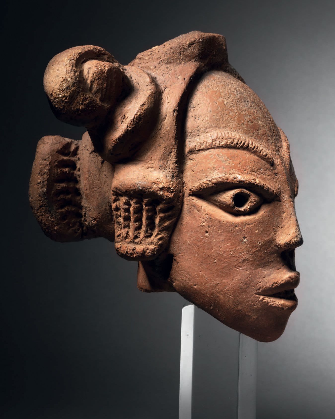 Null 诺克头像，尼日利亚
红土制成的陶器
高16.5厘米
公元前500年/公元500年的热释光证书，编号为71.11.92 - TL 705222，来自Ma&hellip;