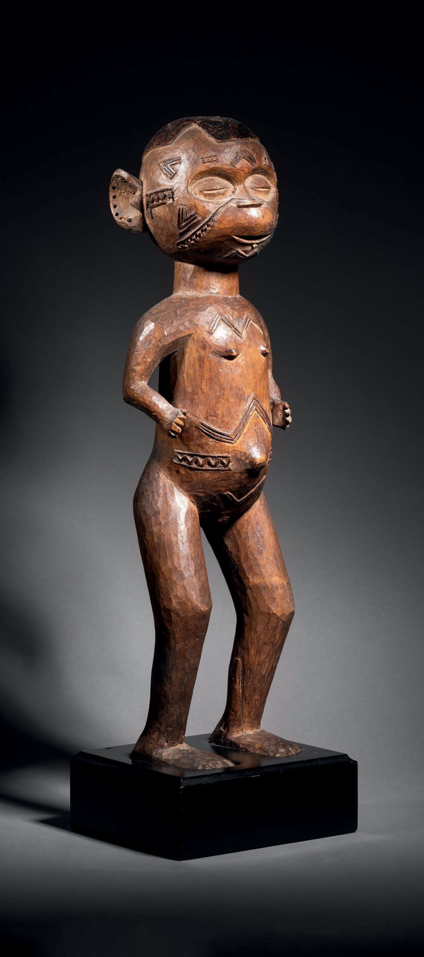 Null Ɵ Makonde Standing Female Figure, Mozambico
XIX secolo
Legno
H. 53 cm
Makon&hellip;