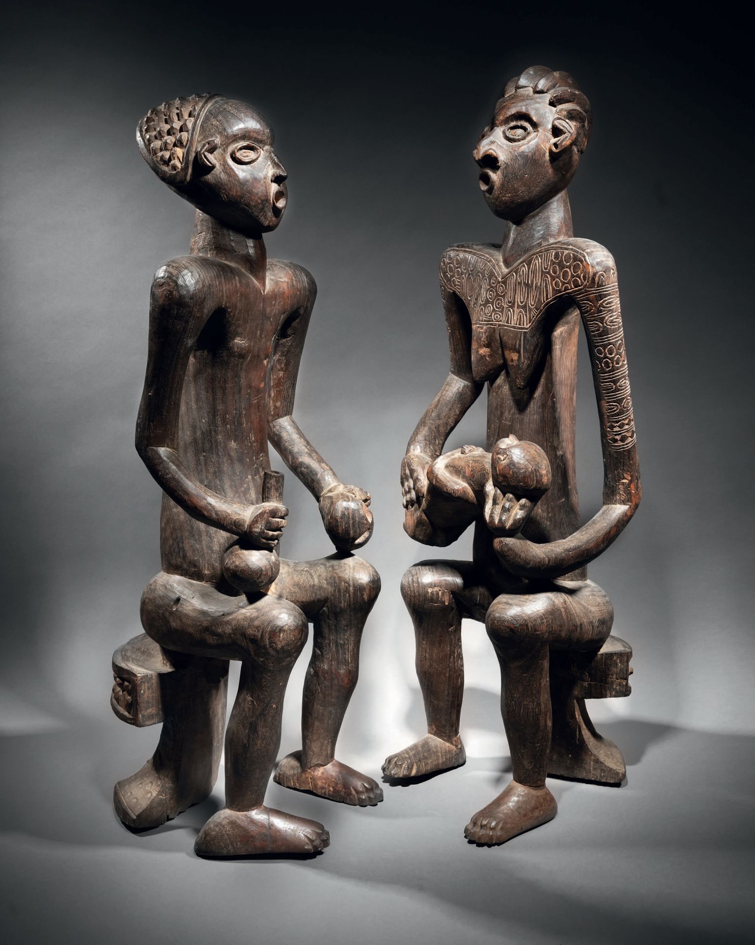 Null 喀麦隆巴米莱克人的纪念雕像夫妇
20世纪上半叶
木材
高94和97厘米
喀麦隆巴米莱克人的纪念雕像夫妇
高38¼英寸和37英寸
出版：
- Raymo&hellip;