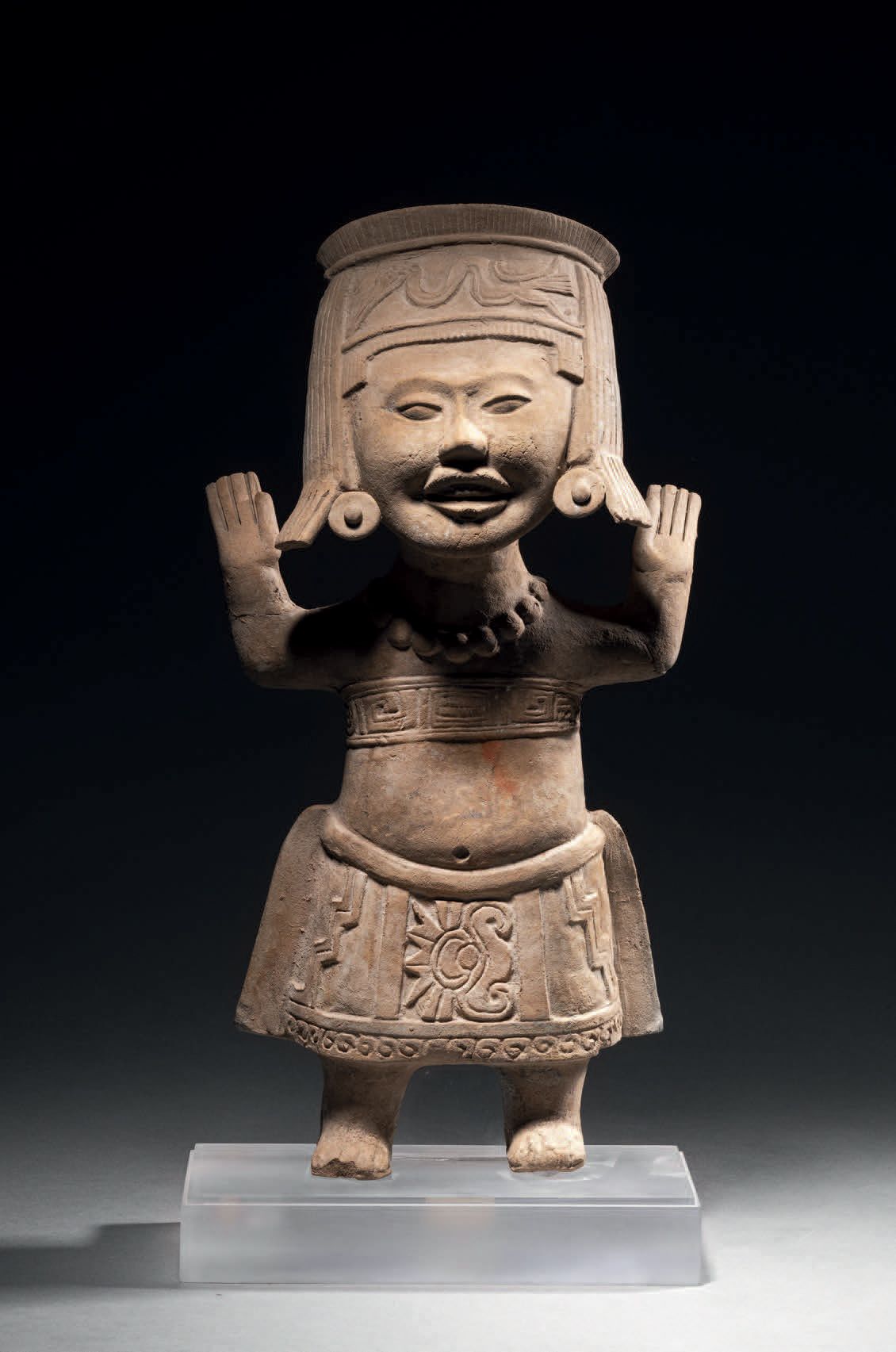 Null "SOURIANT "舞者
韦拉克鲁斯文化，雷莫哈达斯，墨西哥湾沿岸
古典，公元600-900年
浅米色陶瓷
高35厘米
韦拉克鲁斯（雷莫哈达斯）站立&hellip;