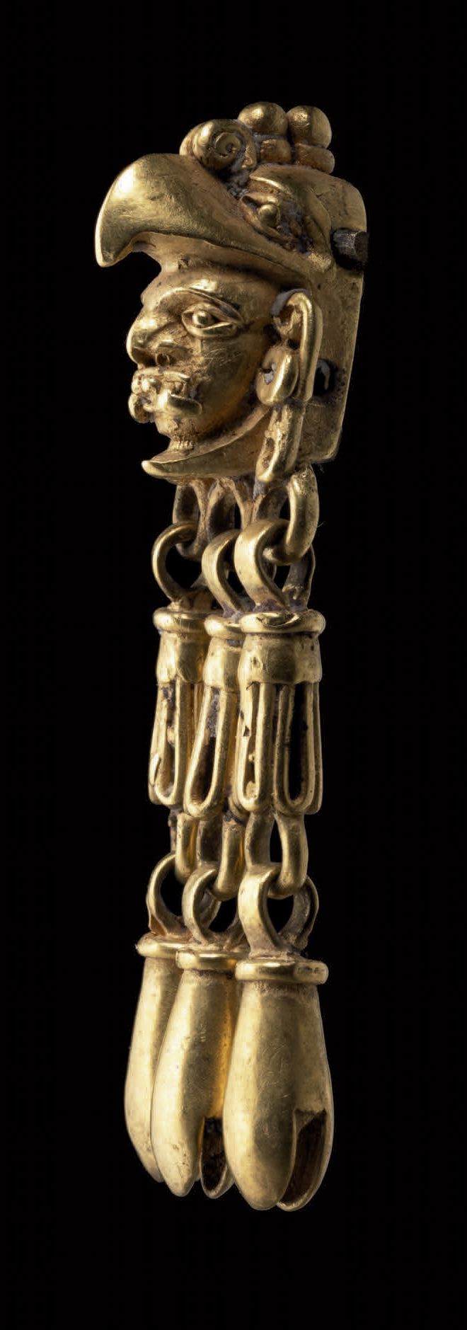 Null 吊坠-带铃铛的鹰战士头像 墨西哥阿兹特克时期的米斯特克文化
后古典时代，公元1300-1521年
考古金
重量6.87克
高4.7厘米
墨西哥米斯特克&hellip;