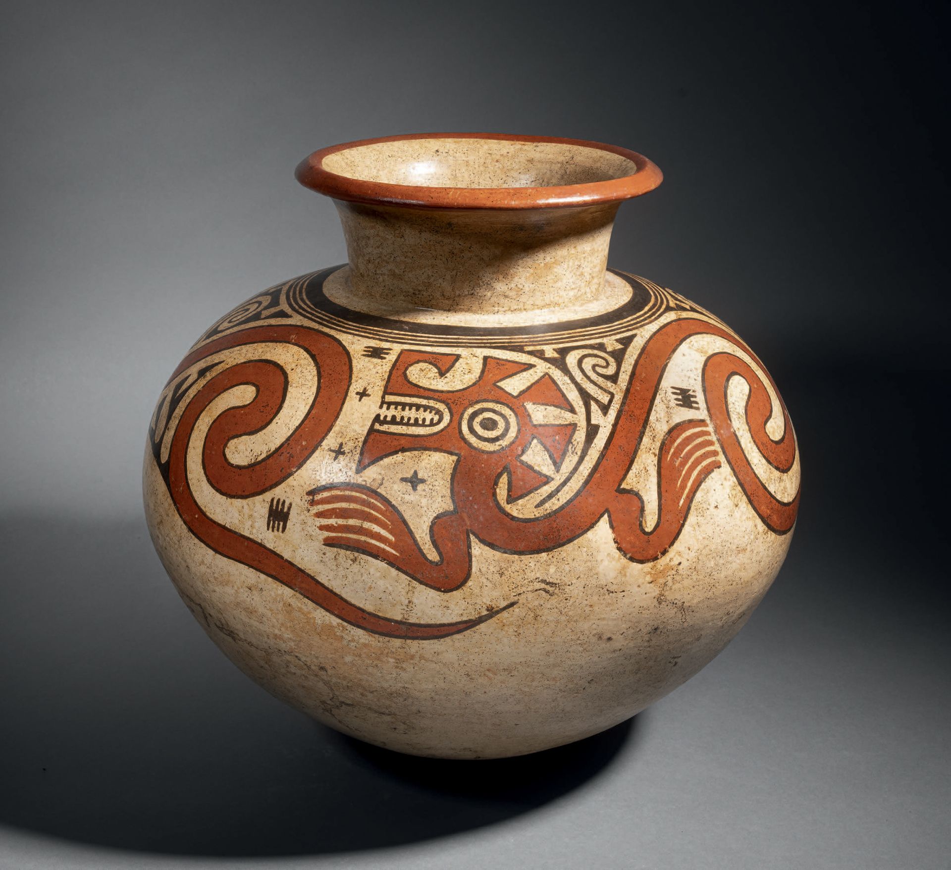 Null 带有神奇动物的环球OLLA 巴拿马Montijo的Cocle文化，公元700-1100年。C.
奶油滑板上的多色装饰陶瓷
高33厘米-深35厘米
Co&hellip;
