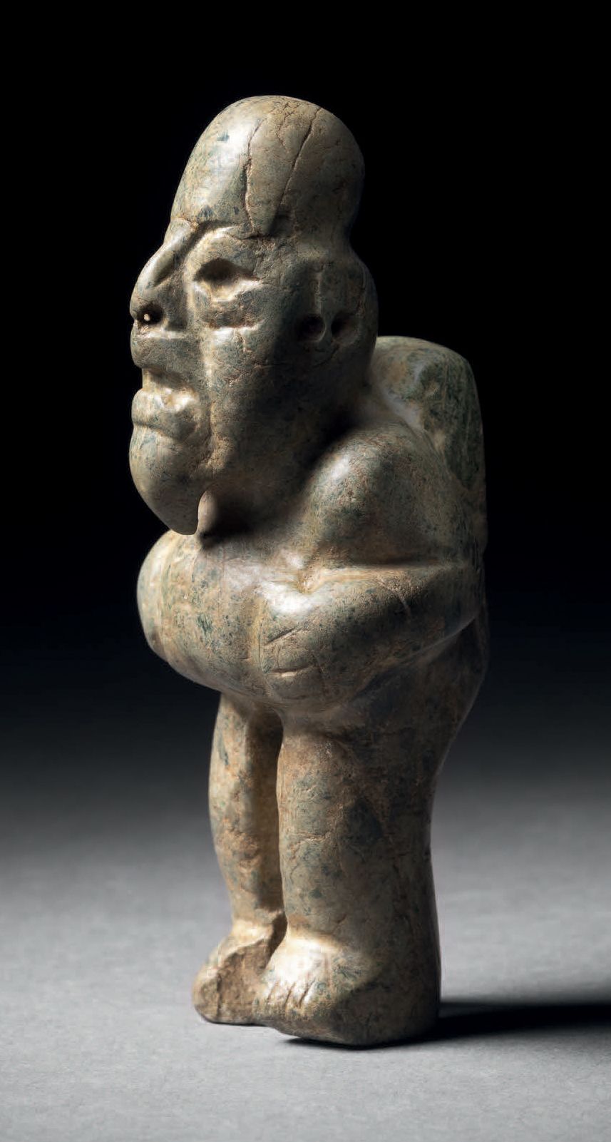 Null 背部有胡须的人物 奥尔梅克文化
Las Bocas，墨西哥
前期中期，公元前900-400年C.
浅绿色蛇纹石上有深绿色的斑点
高8.5厘米
奥尔梅克&hellip;
