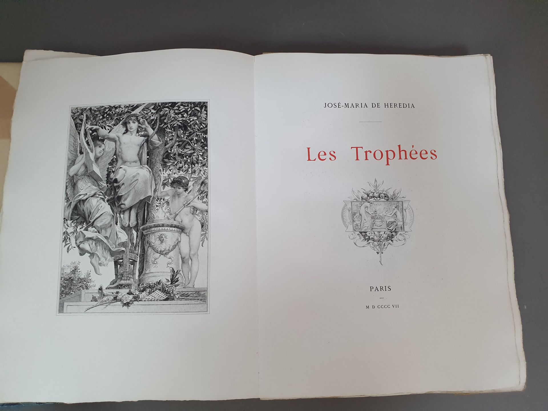 Null 赫雷迪亚（何塞-玛丽亚-德）。奖杯。巴黎，L.卡特雷为雷内-笛桑-斯克里夫所作，1907年。4开本，有床单、封面、文件夹和出版商的箱子。吕克-奥利维尔&hellip;