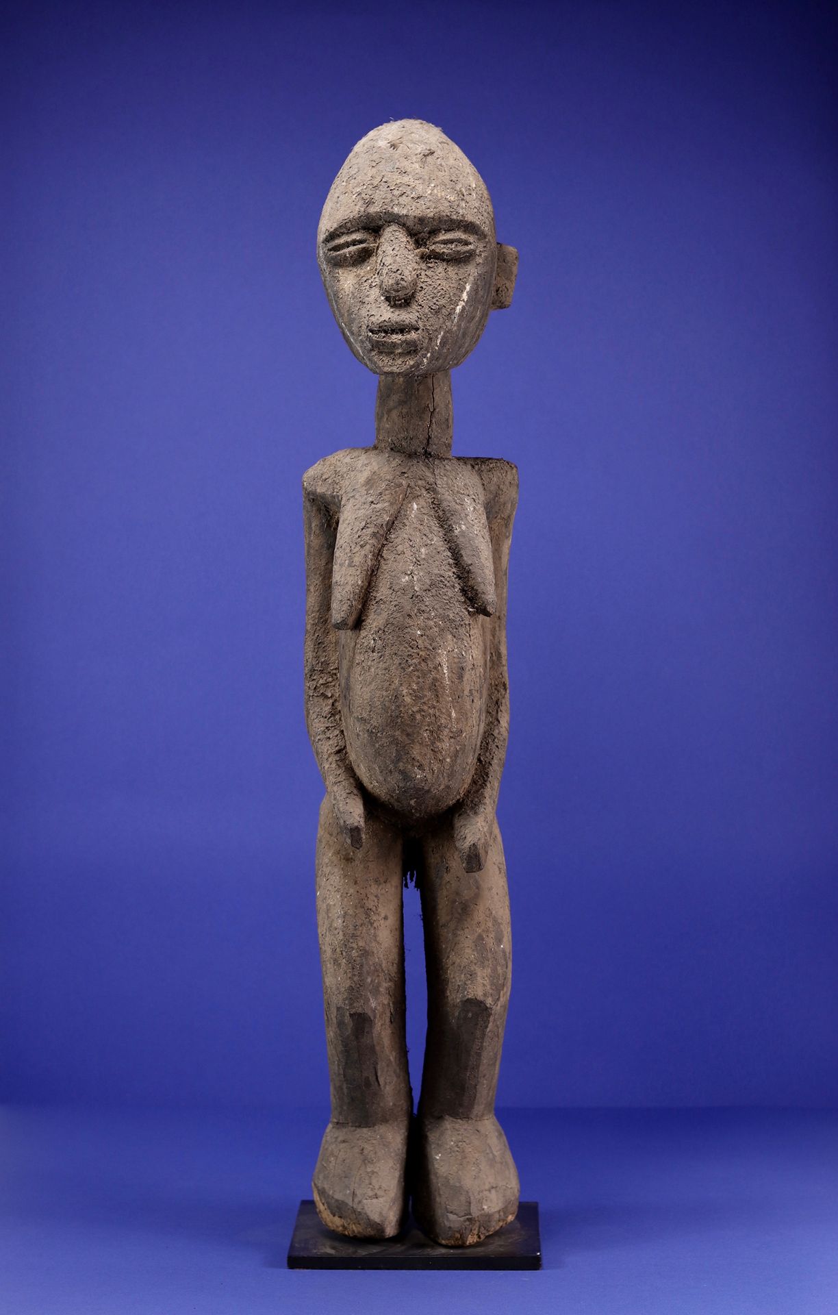 Null 
重要的女性雕像具有强大的体量，胸部下降，腹部隆起，几乎是葡萄状。 



带皮纹的木材。 



洛比，布基纳法索。 



H.78厘米。 


&hellip;