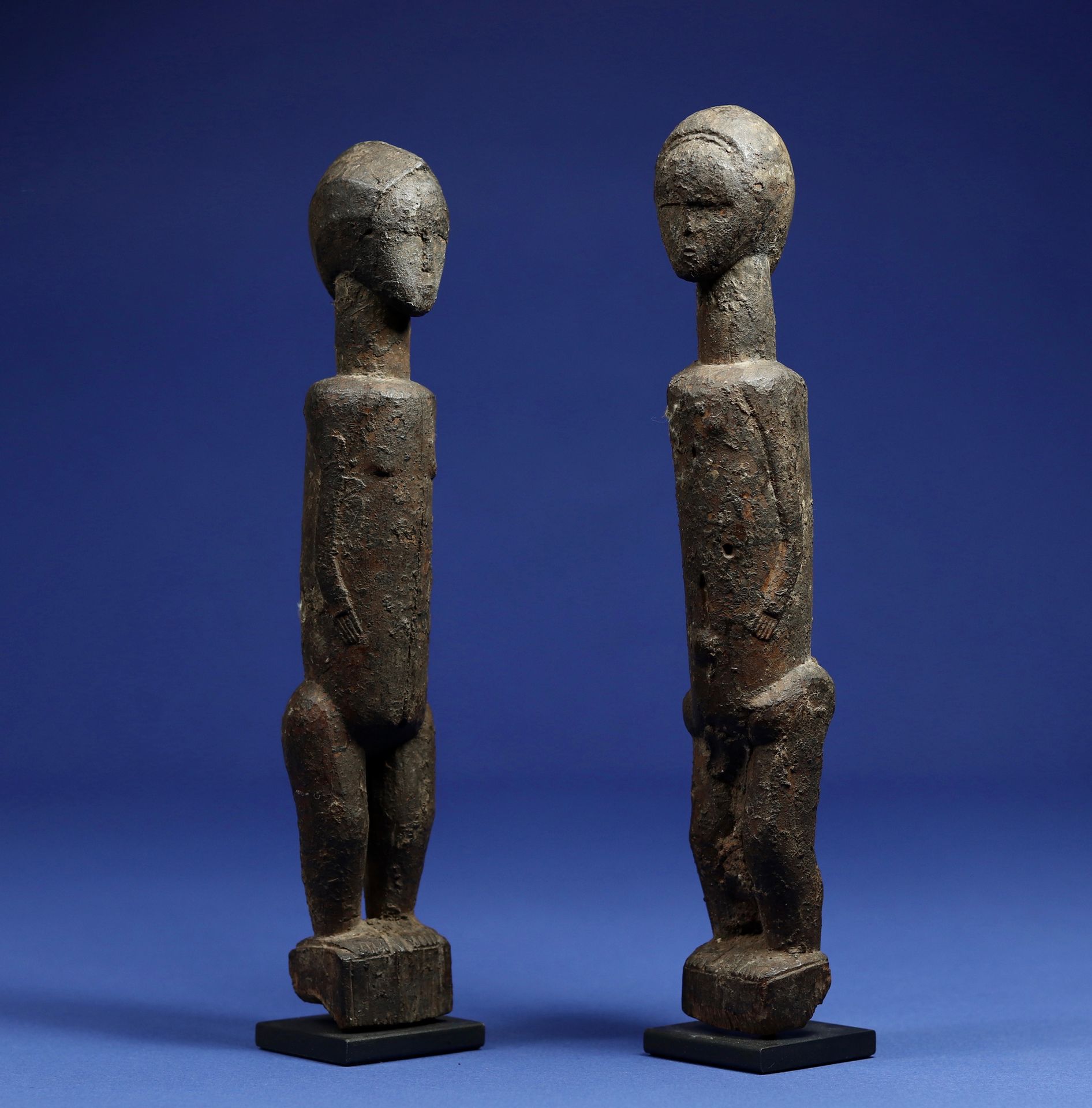 Null 
Charmantes Statuettenpaar mit vereinfachten Gesichtszügen. 



Holz mit ei&hellip;