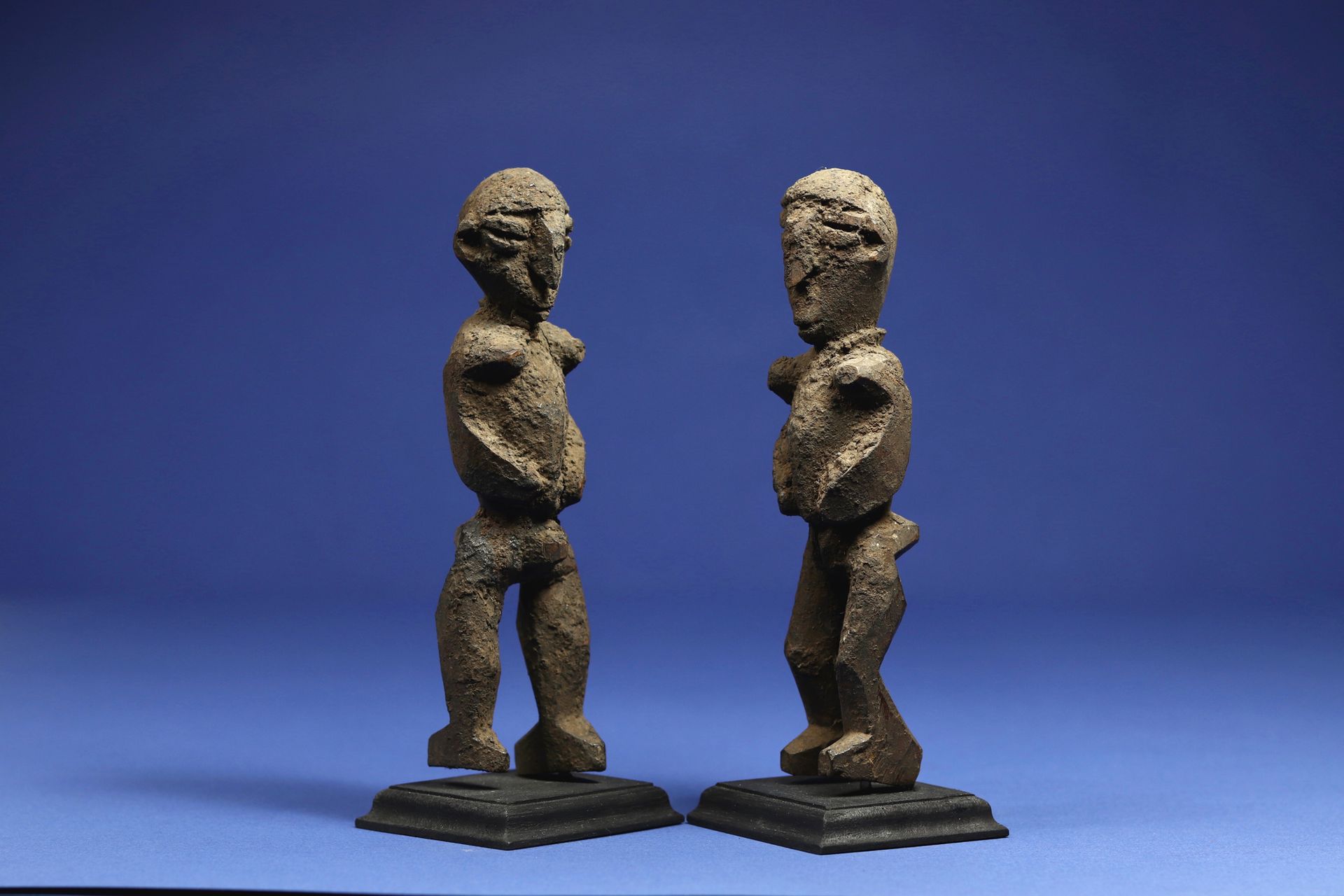 Null 
Pair of statuettes of divination or protection, the volumes stretched, the&hellip;