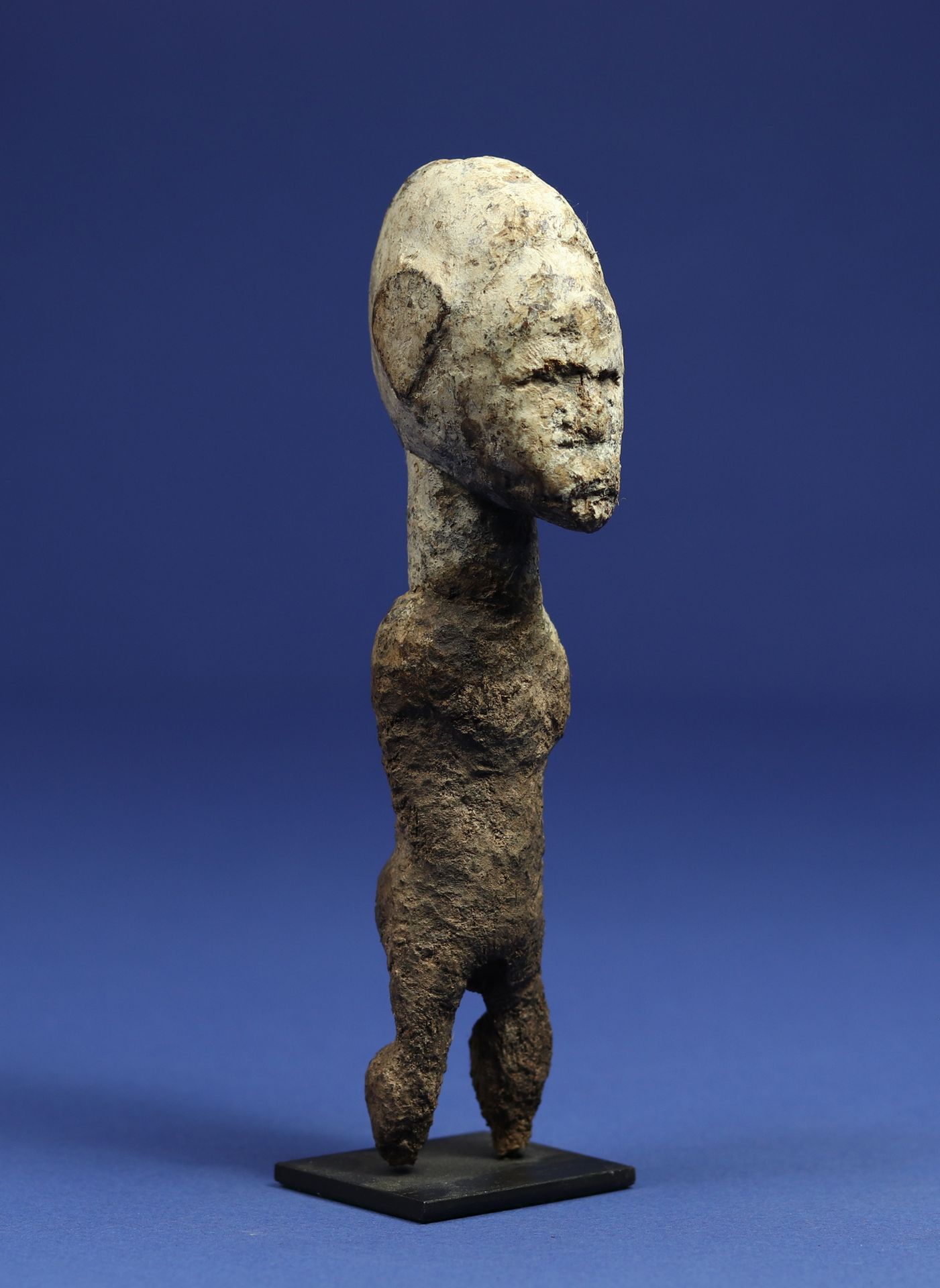 Null 
Astonishing macrocephalic statuette, the body disappearing under a crusty &hellip;