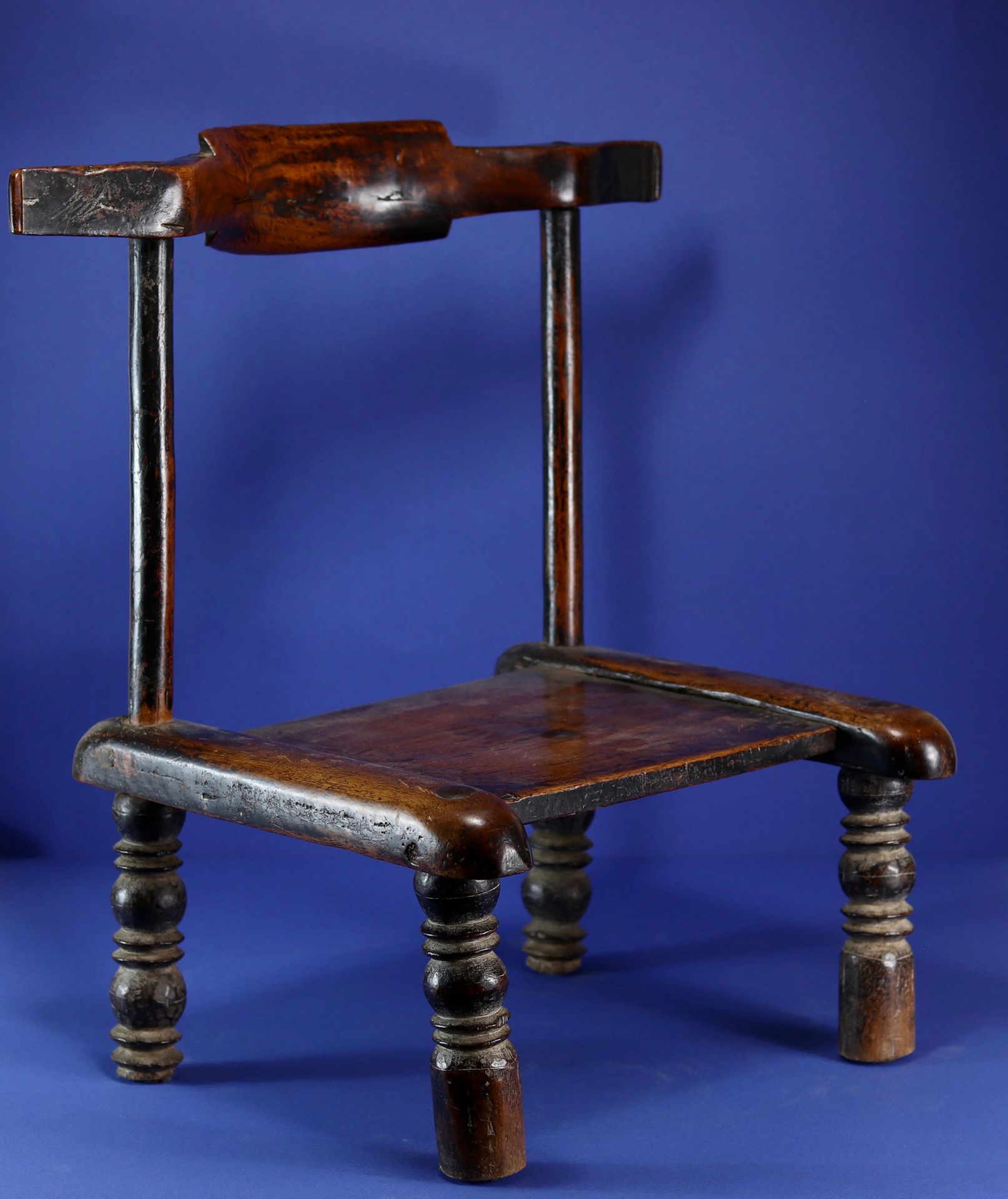 Null 
Niedriger Stuhl mit einer schönen Patina des Gebrauchs. 



Holz und Metal&hellip;