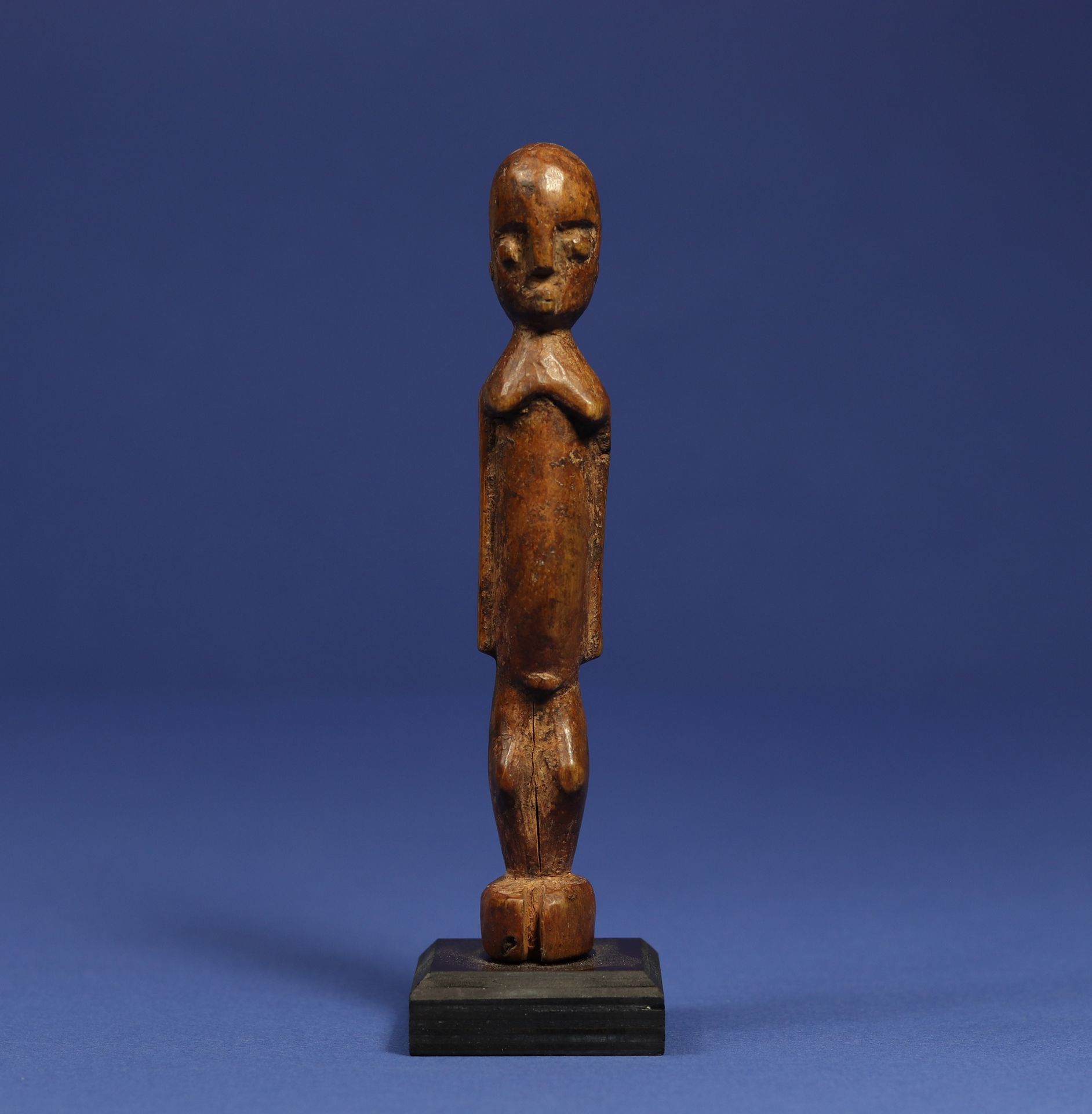 Null 
Charmante Janus-Statuette. 



Holz mit honigfarbener Patina. 



Lobi, Bu&hellip;
