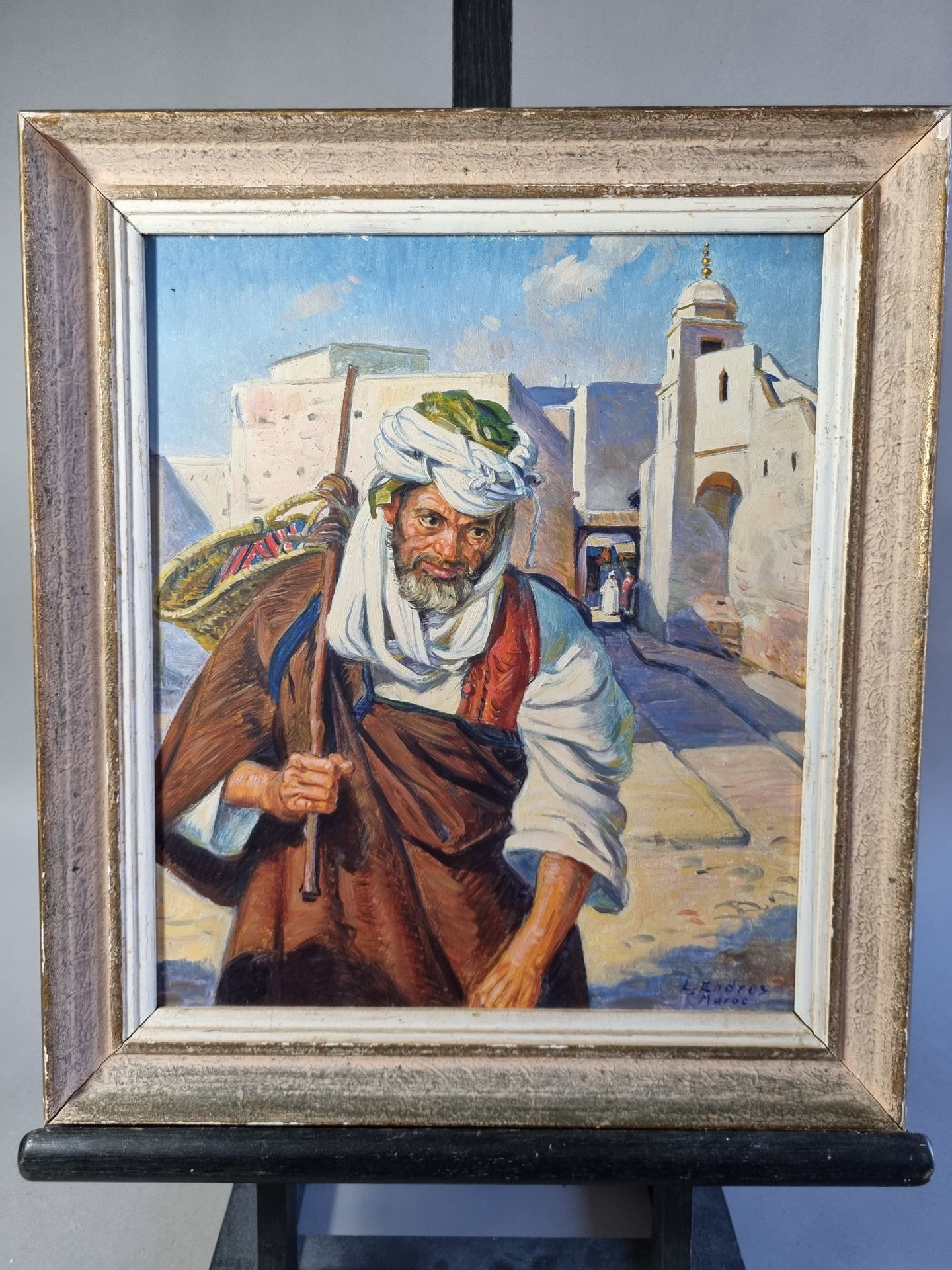 Louis John ENDRES (1896-1989) 拿着购物袋的男人
右下角有签名的Isorel油画，位于摩洛哥
37X31.5cm