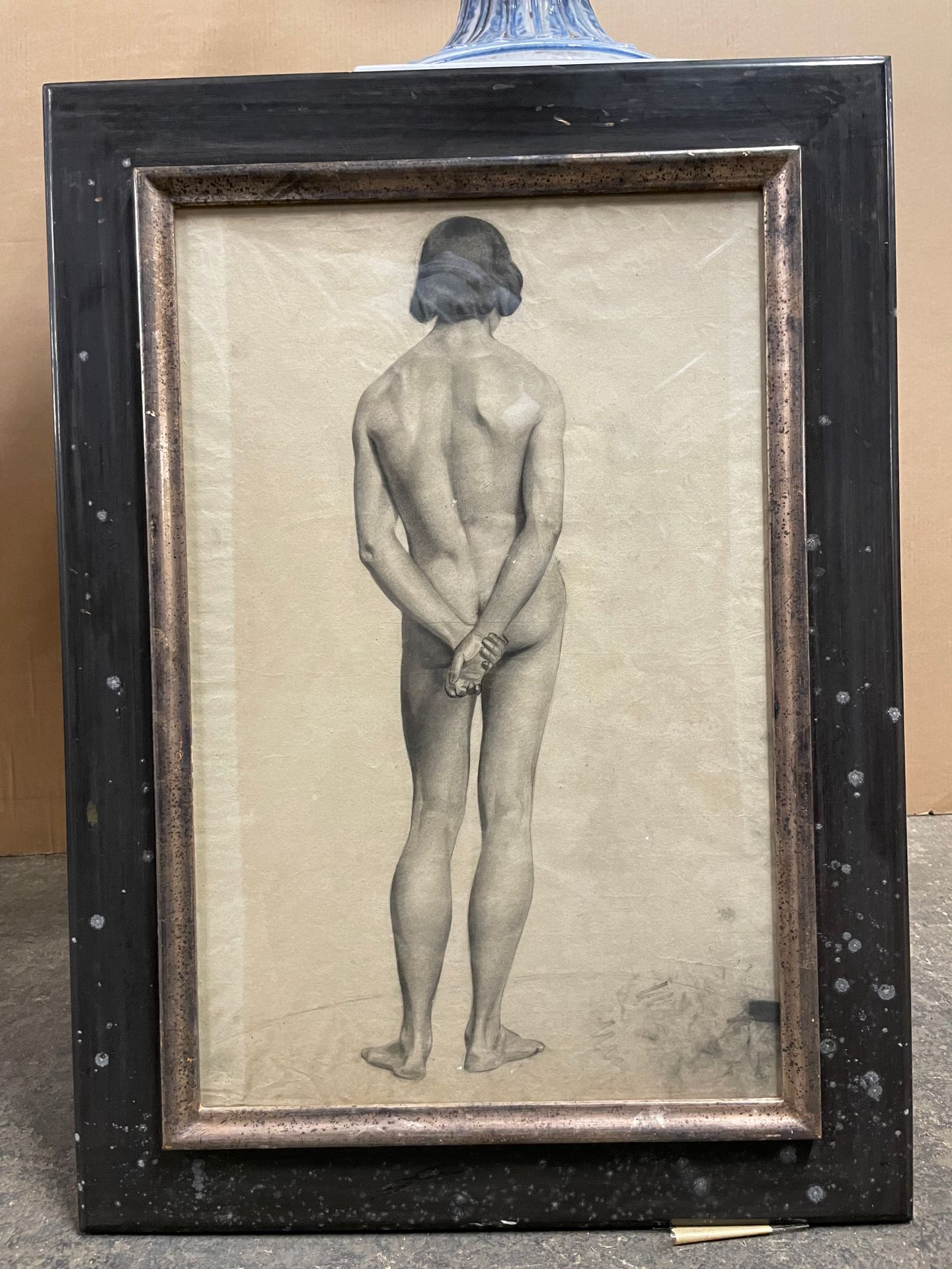 ECOLE FRANCAISE DU XIXème siècle 大型男性裸体从后面看
纸上炭笔
60x38厘米。