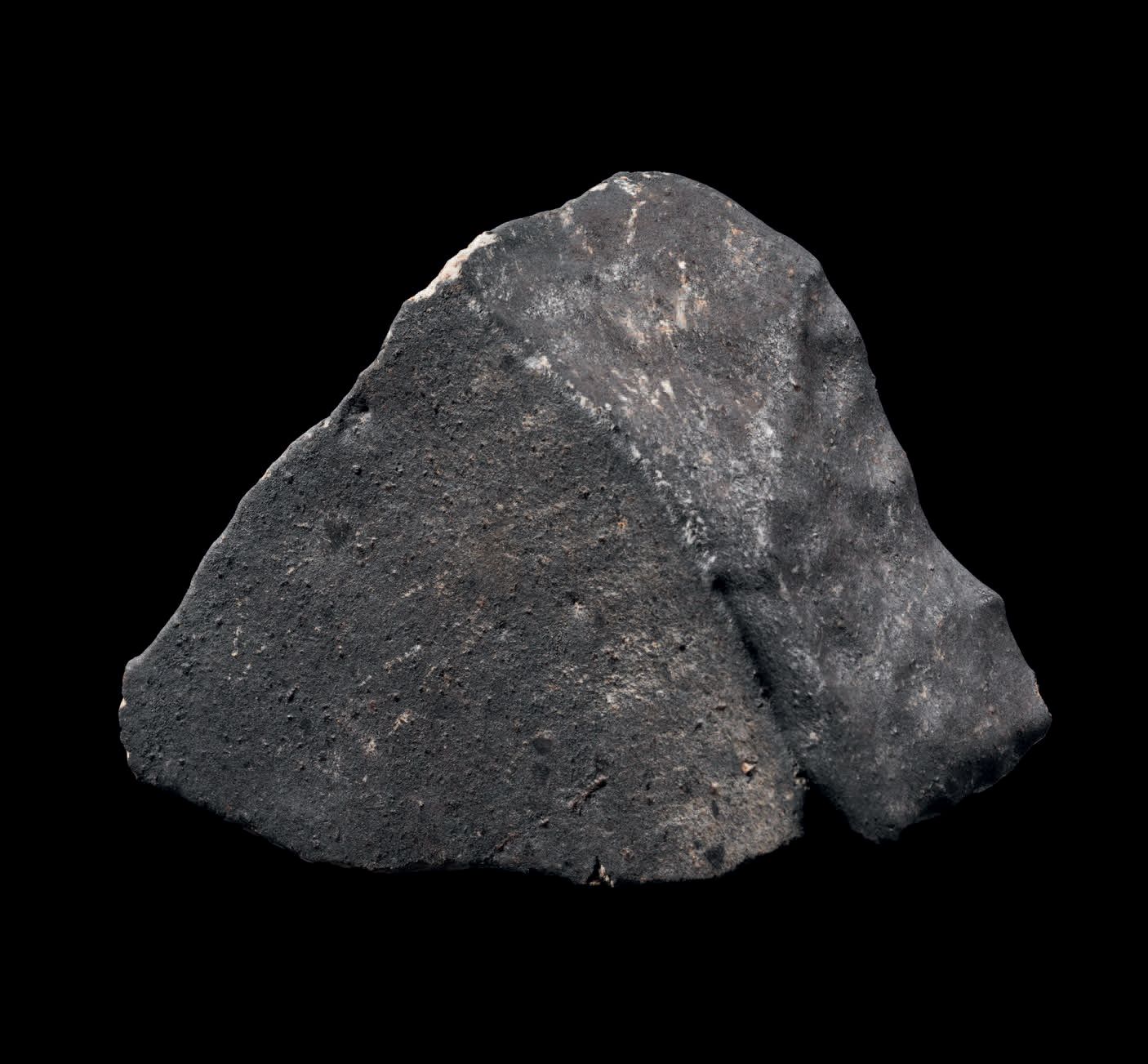 Null METEORITE DI GHADAMES CON MARCHE DI IMPATTO
H. 140 mm - L. 90 mm - P. 75 mm&hellip;