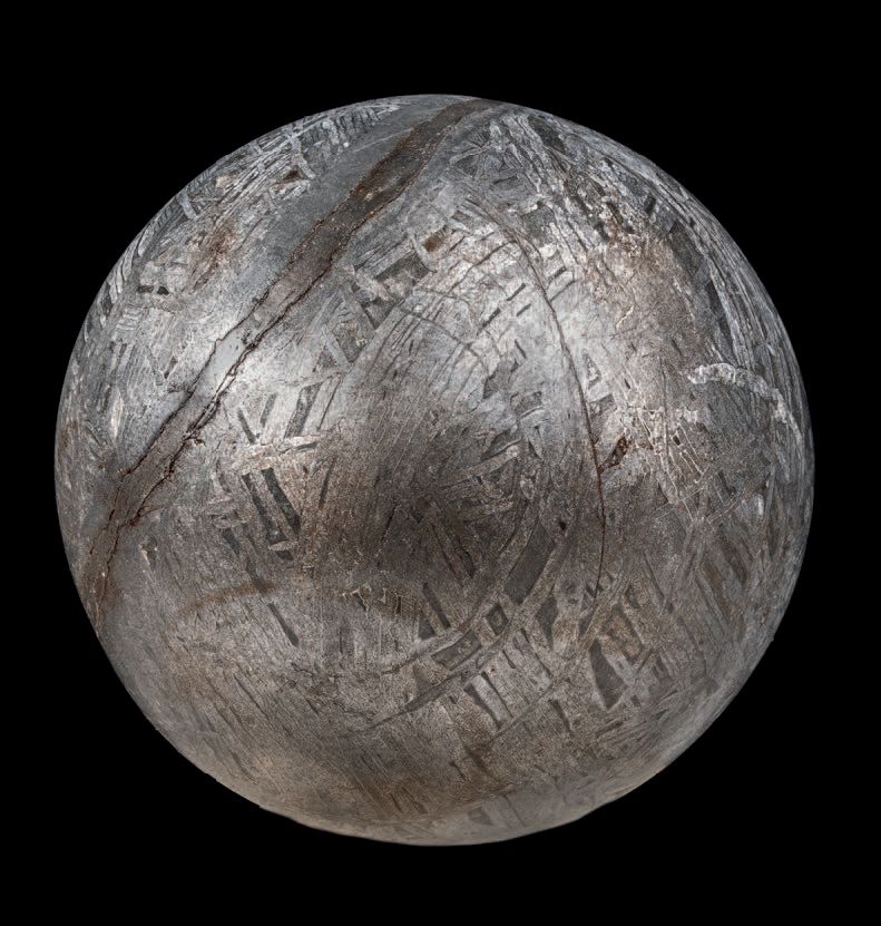 Null 陨石球体
D. 65 mm - 重量：1395 g
在俄罗斯发现的Seymchan金属陨石球体，其几何结构相当自然，是这种非常密集的陨石所特有的。
