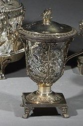 Null Covered mustard pot in silver 950°/°° Paris 1819/1838 resting on a square b&hellip;