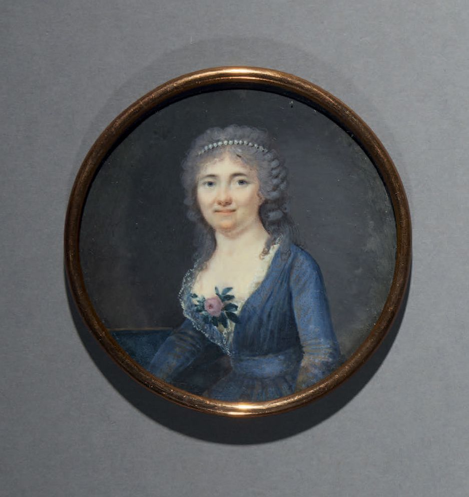 Laurent DUMONT (1743-après 1798) 
穿着蓝色连衣裙的年轻女子的肖像，带着一朵玫瑰花



象牙上的圆形微型画，签名为DUMONT&hellip;