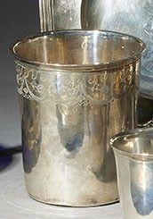 Null Bicchiere d'argento dritto 950°/°° 1° gallo 1809/1819 decorato con un fregi&hellip;