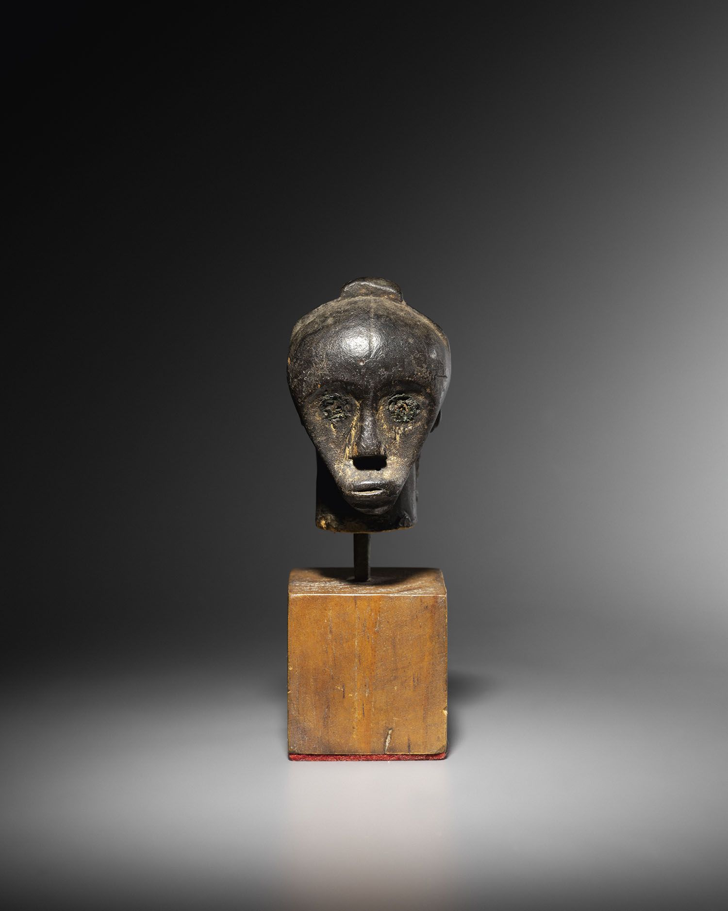 Null Fang miniature head, Republic of Gabon
Wood, black patina 
H. 6,5 cm
Miniat&hellip;