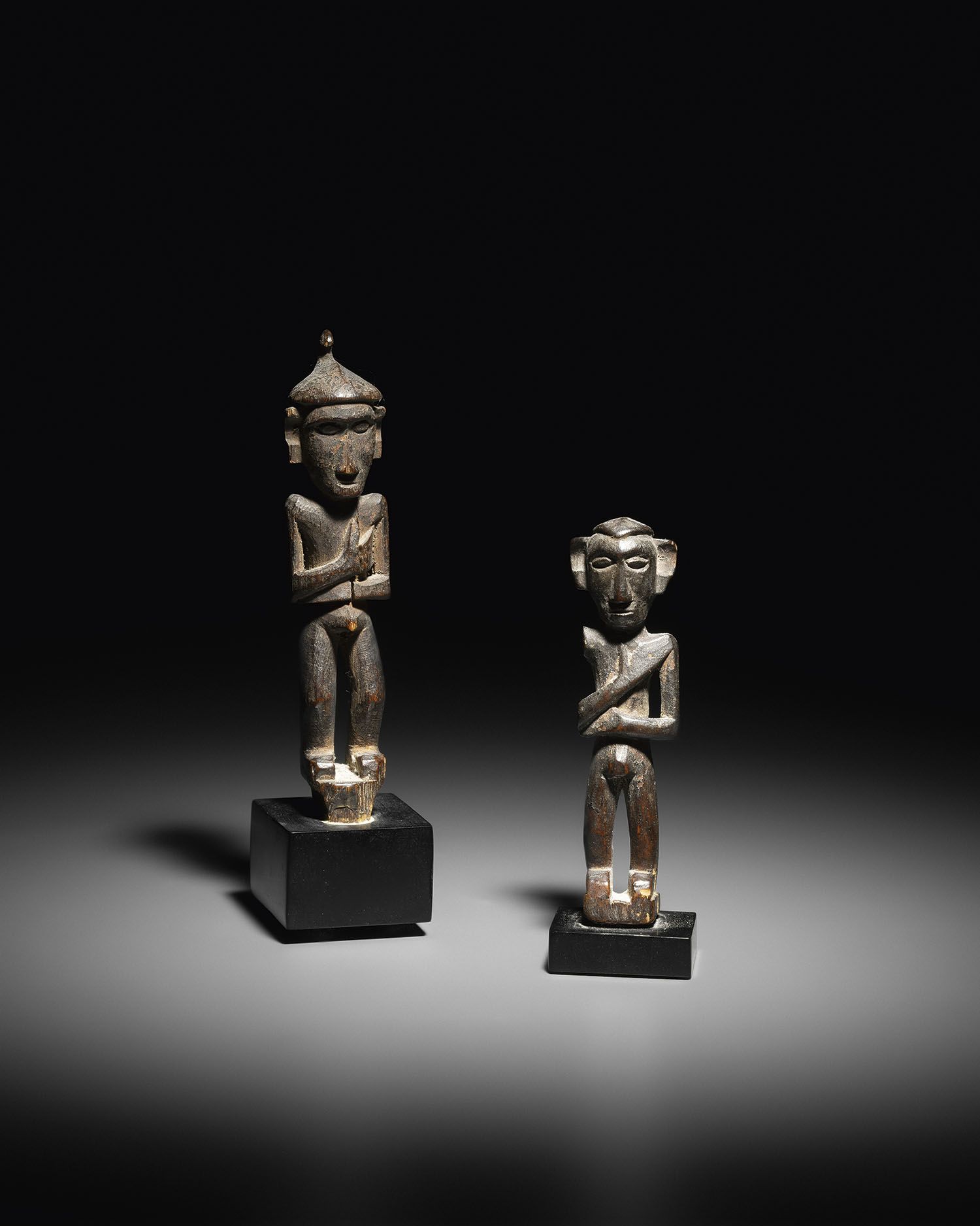 Null Trois amulettes Dayak, Bornéo
Bois
H. 7, 5 cm - 10 cm - 9, 5 cm 
Three Daya&hellip;