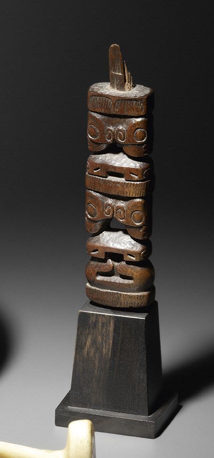 Null 来自法属波利尼西亚马克萨斯群岛（Ke'e tahi'i）的扇形把手
木头，浅棕色铜锈
高13厘米
法属波利尼西亚马克萨斯群岛扇形把手（Ke'e tah&hellip;