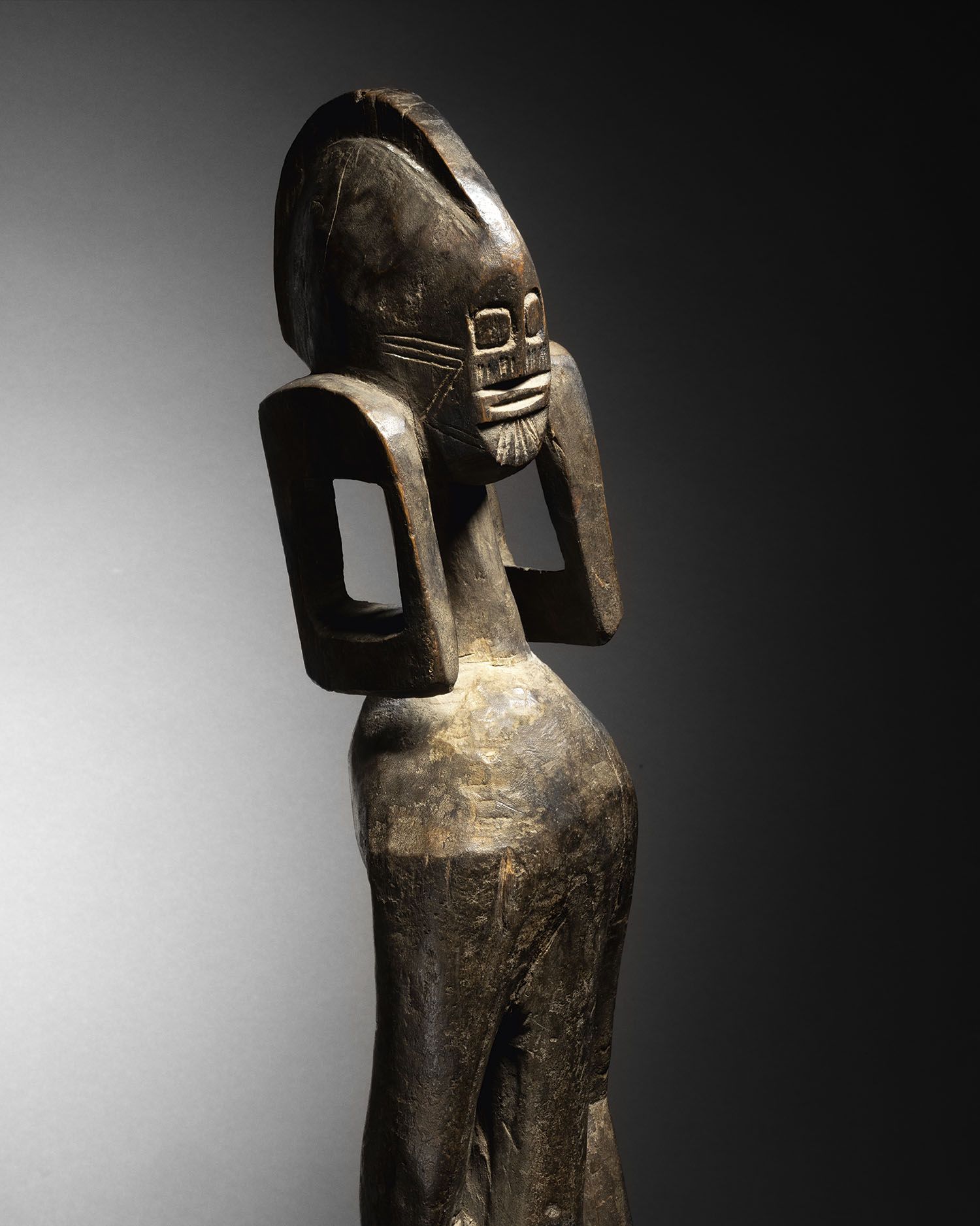 Null Figure Mumuyé, Nigéria
Bois
H. 89, 5 cm
Mumuye figure, Nigeria
H. 35 1/4 in&hellip;