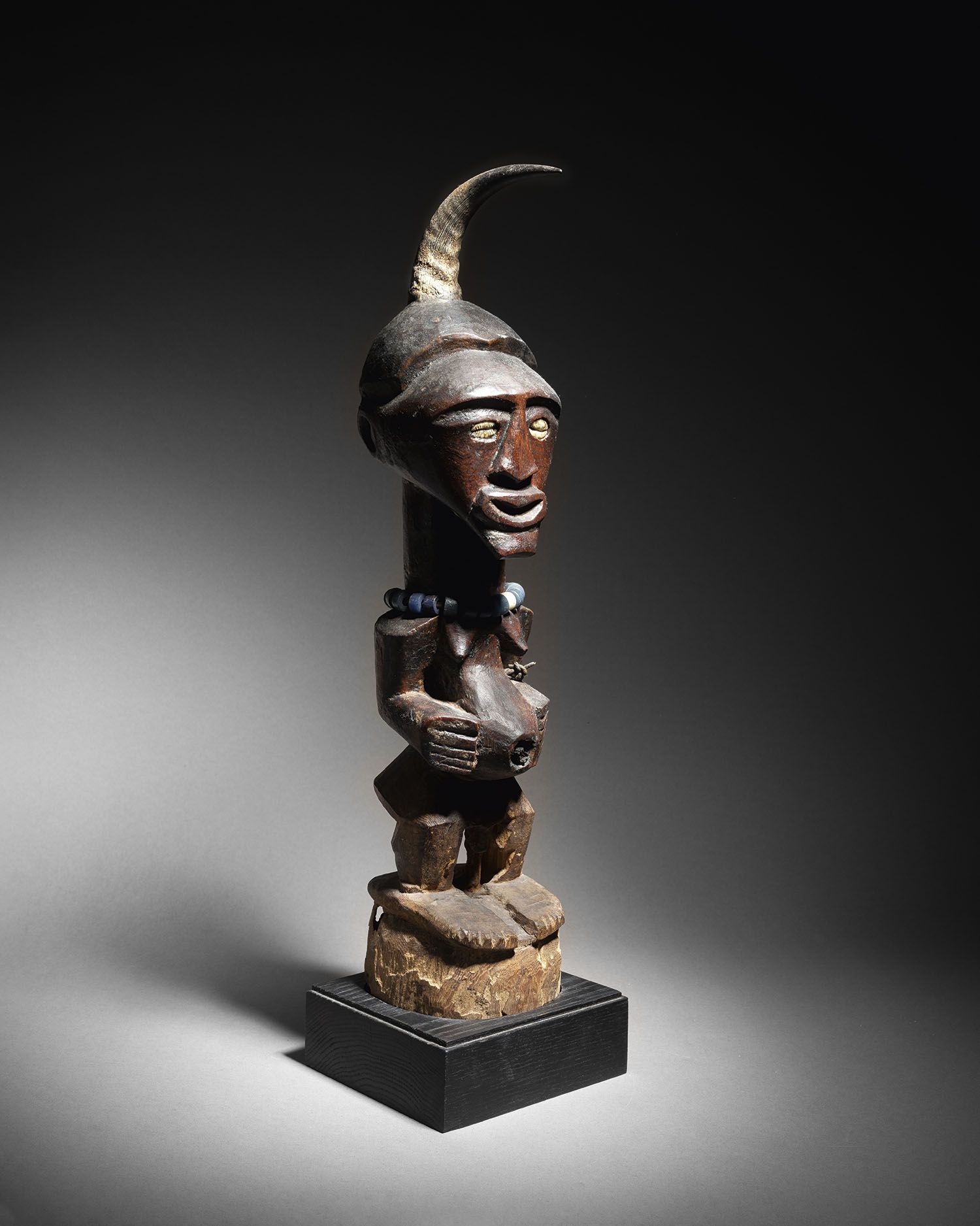 Null 
SONGYE MALE STATUE, DEMOCRATIC REPUBLIC OF THE CONGO

Wood, horn, cowrie s&hellip;