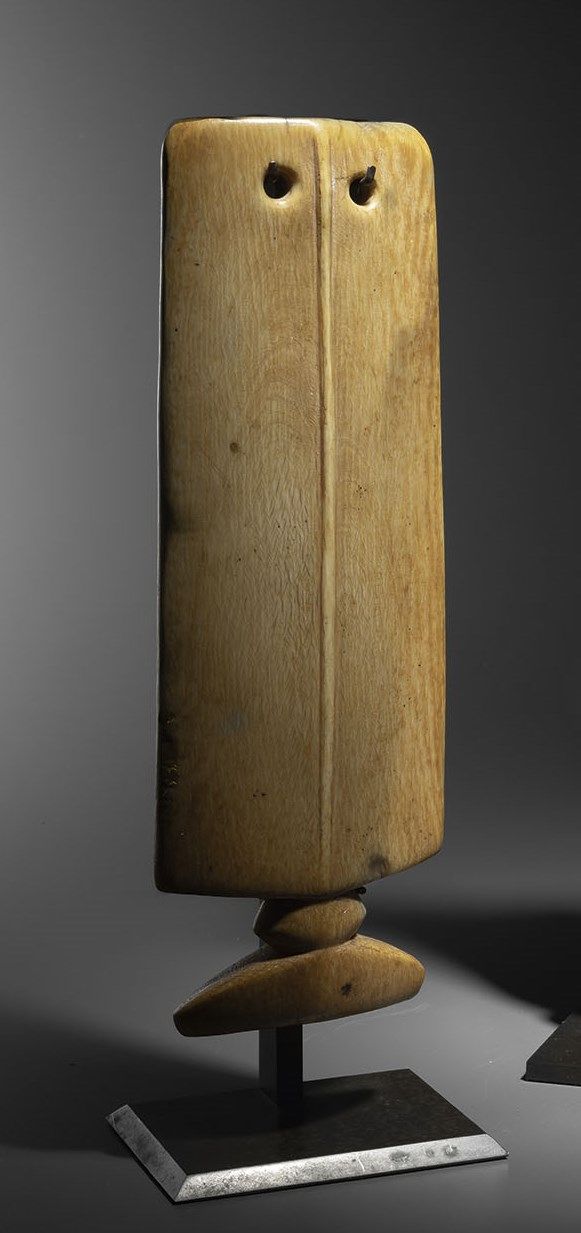 Null 
* Colgante de Lobi, Burkina Faso 



Marfil 



H. 21,5 cm



Colgante de &hellip;
