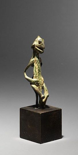 Null Pendentif Gan, Burkina-Faso
Bronze, patine verte de fouille 
H. 6 cm 
Gan p&hellip;