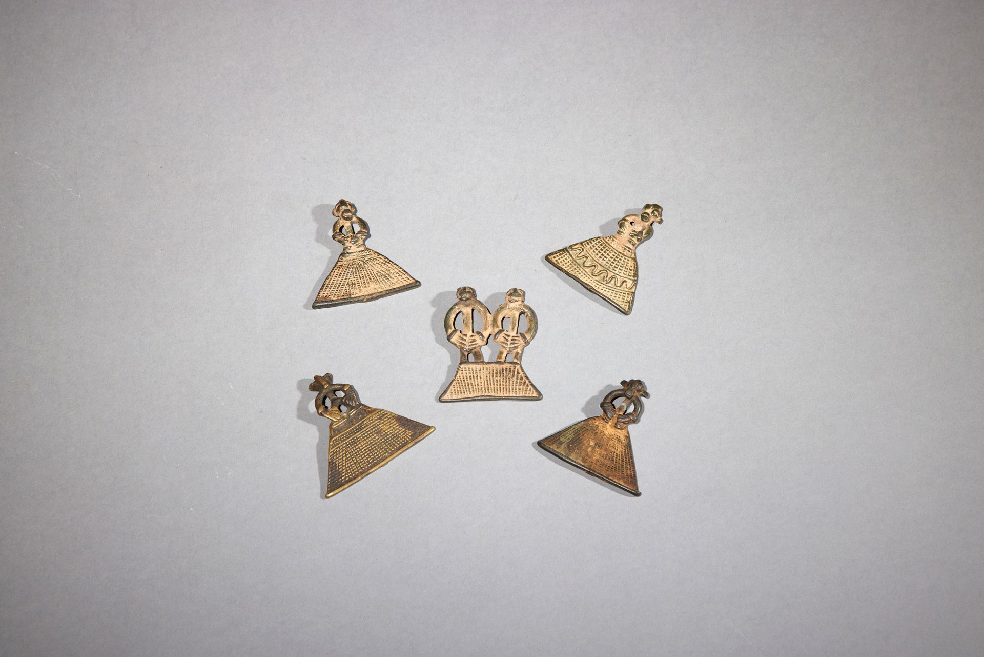 Null Cinco amuletos Senufo

Costa de Marfil

Bronce

H. 5,1 a 5,8 cm



Conjunto&hellip;
