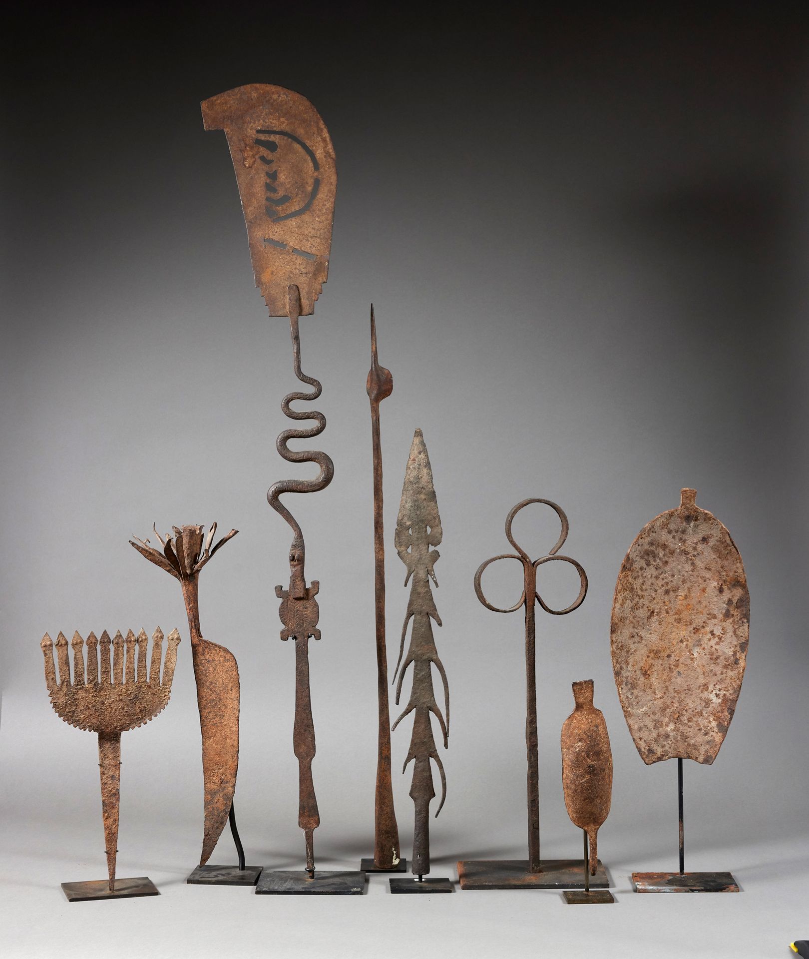 Null Acht Artefakte

Nigeria, Elfenbeinküste, Benin

Bronze

H. 26 bis 103 cm


&hellip;