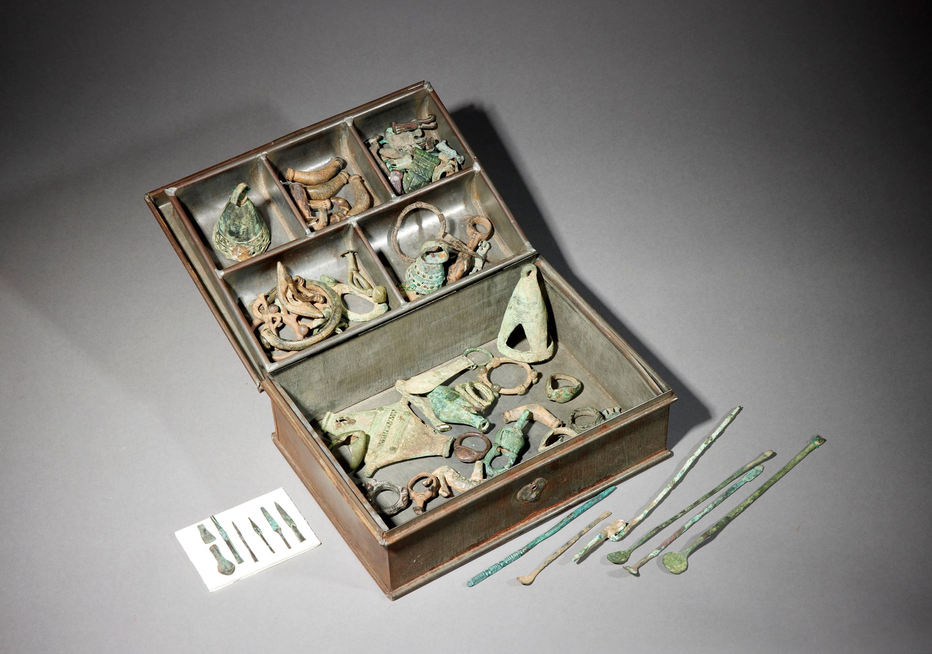 Null 重要的Sao收藏品

乍得

铜质

D. 变量



安德烈-布兰登（André Blandin）收藏的重要Sao考古青铜器（包括珠子、戒指、吊坠、&hellip;