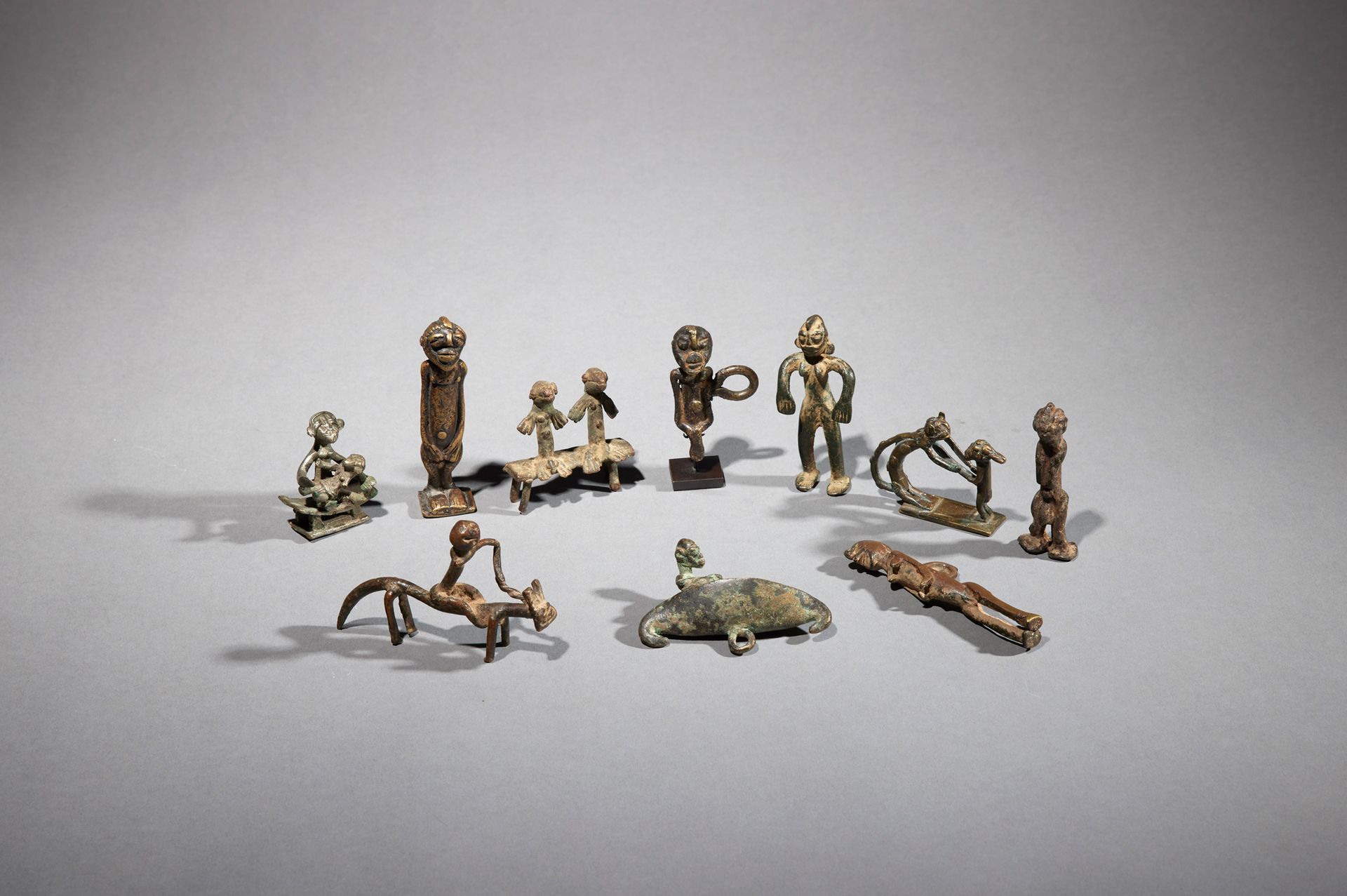 Null Zehn Amulette und Figuren

Ghana/Elfenbeinküste/Burkina Faso

Bronze

H. 5,&hellip;