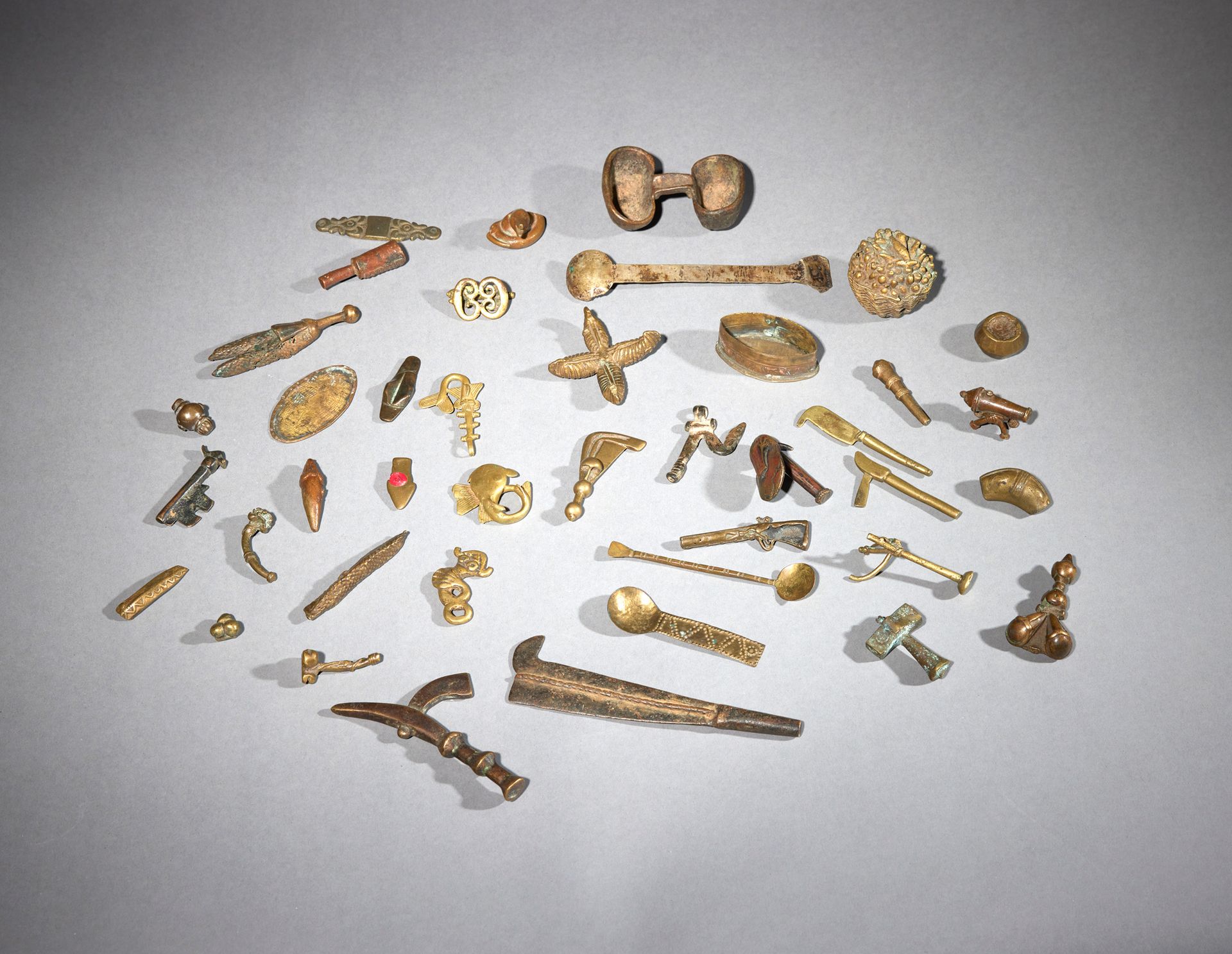 Null Siebenunddreißig Artefakte

Westliches Afrika

Metall

L. 3,5 bis 13,5 cm

&hellip;
